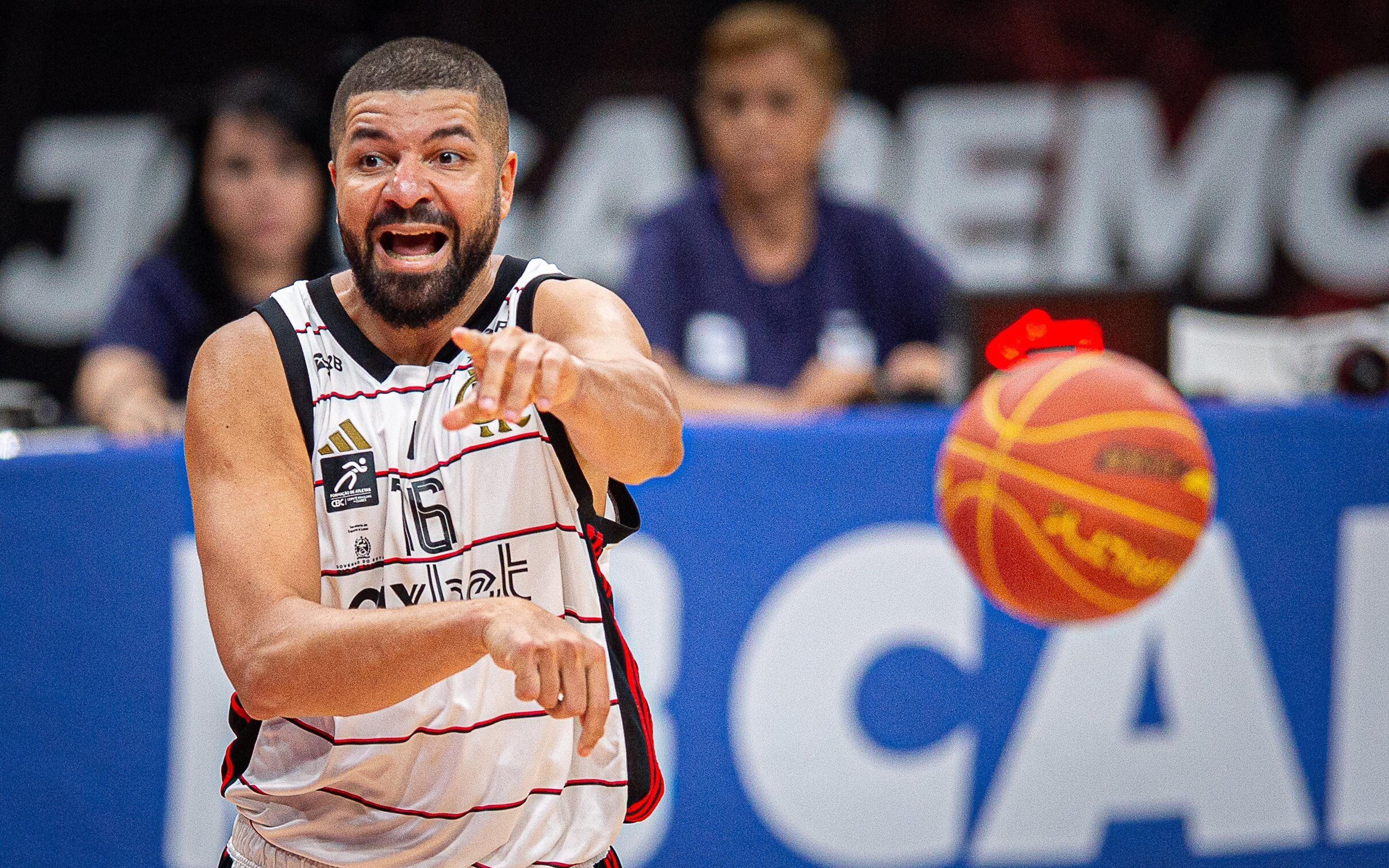 Lenda do basquete brasileiro recebe justa homenagem após término do NBB