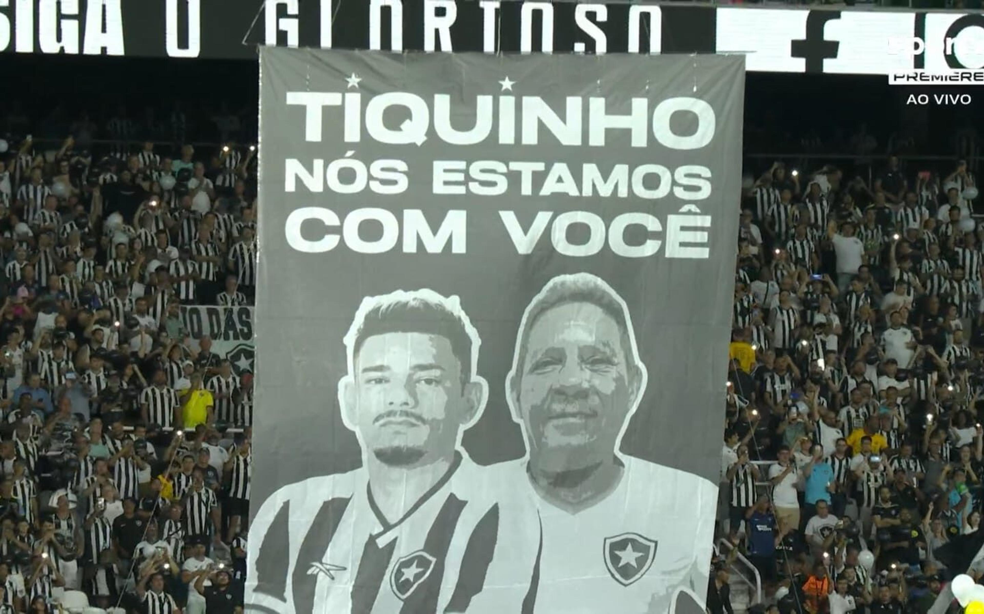 Tiquinho Soares recebe homenagem emocionante dos torcedores do Botafogo