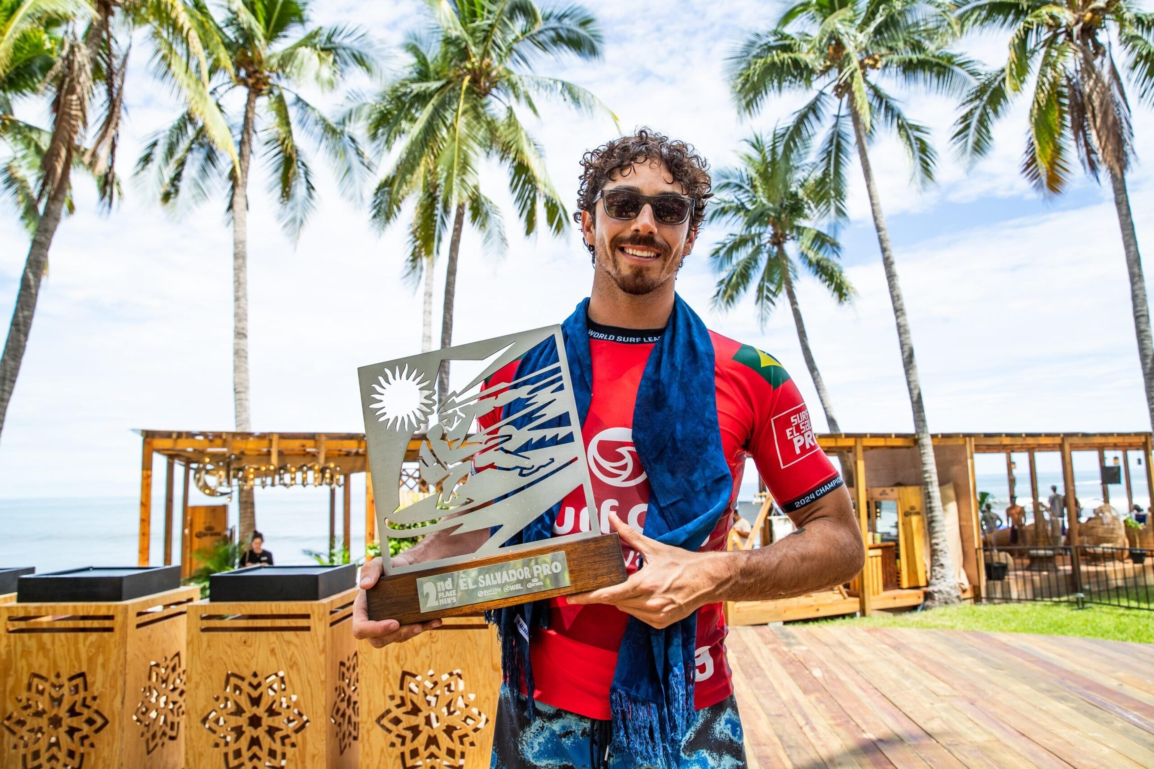 Yago Dora elimina Medina, mas perde final de etapa da WSL para John John Florence