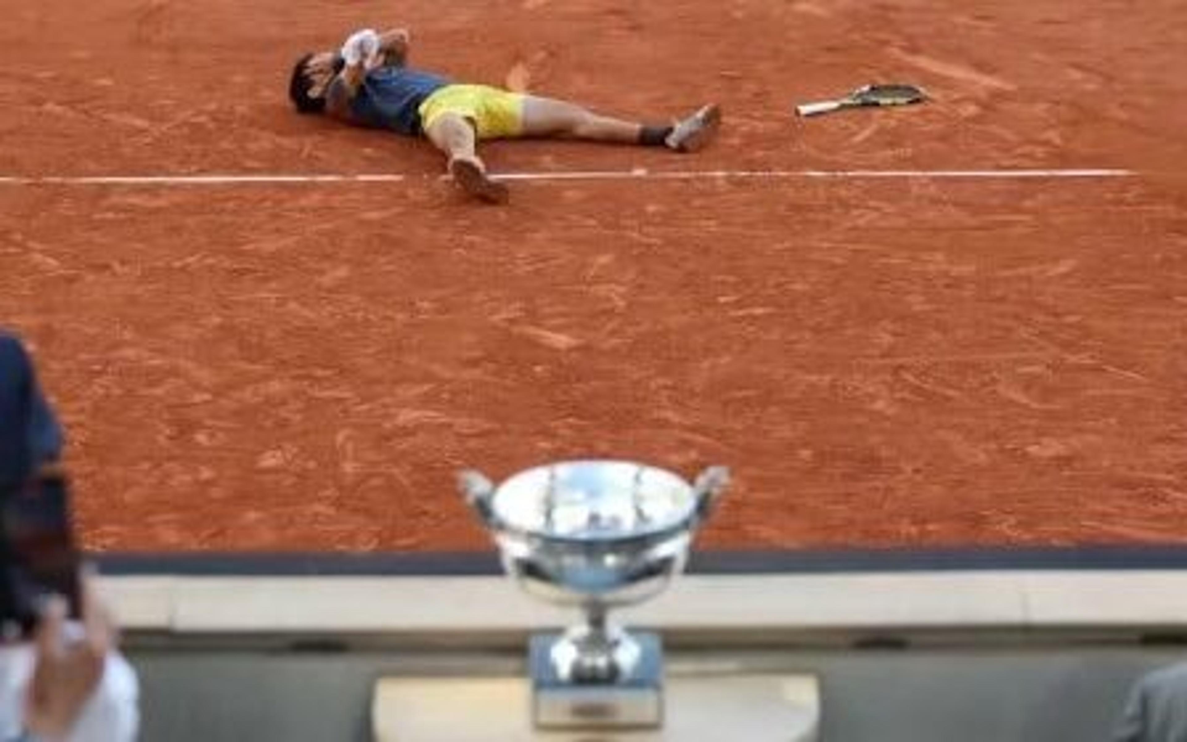 Encontro de Carlos Alcaraz com a família após ser campeão do Roland Garros emociona internautas