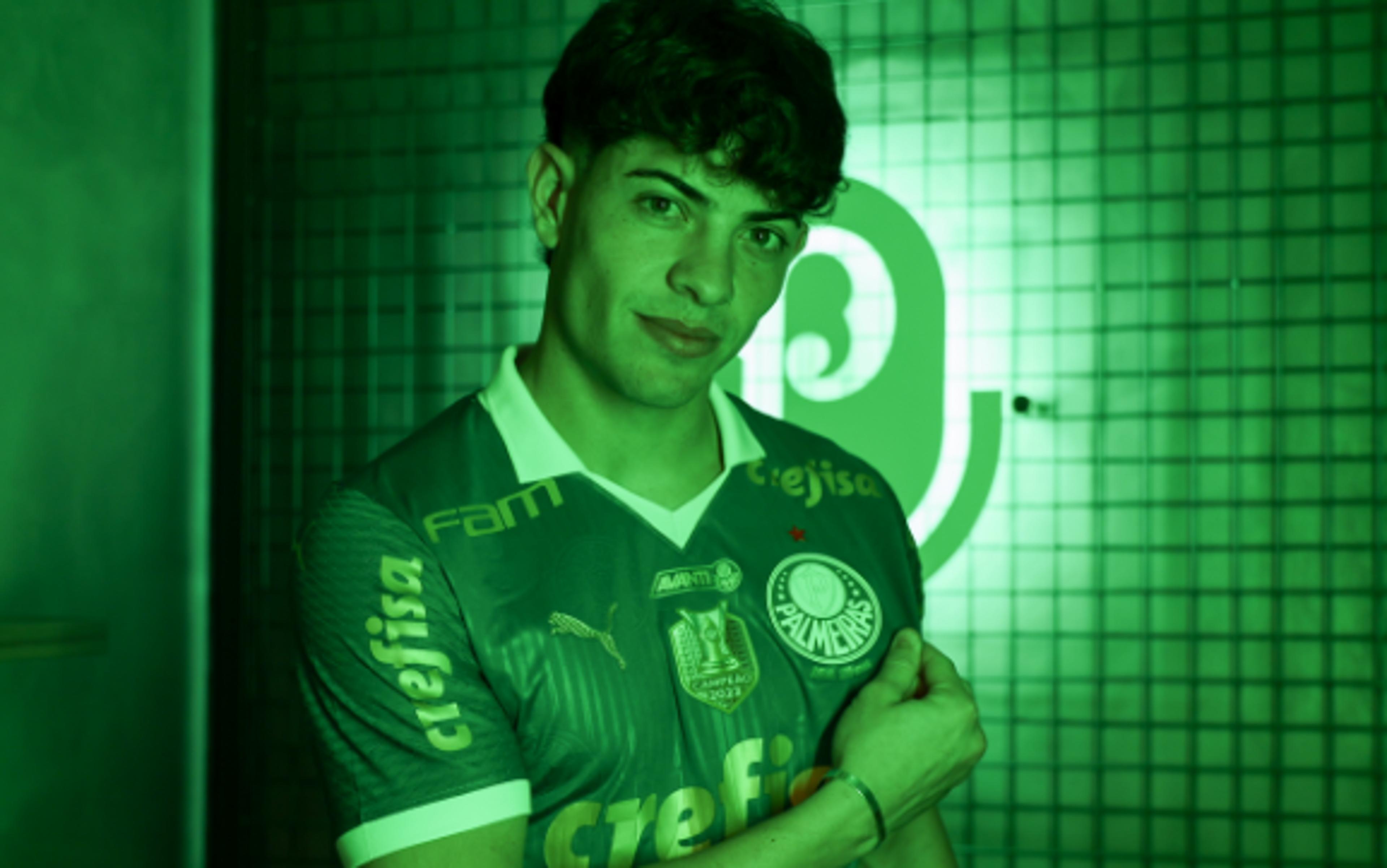 Palmeiras anuncia a contratação de Giay até 2029