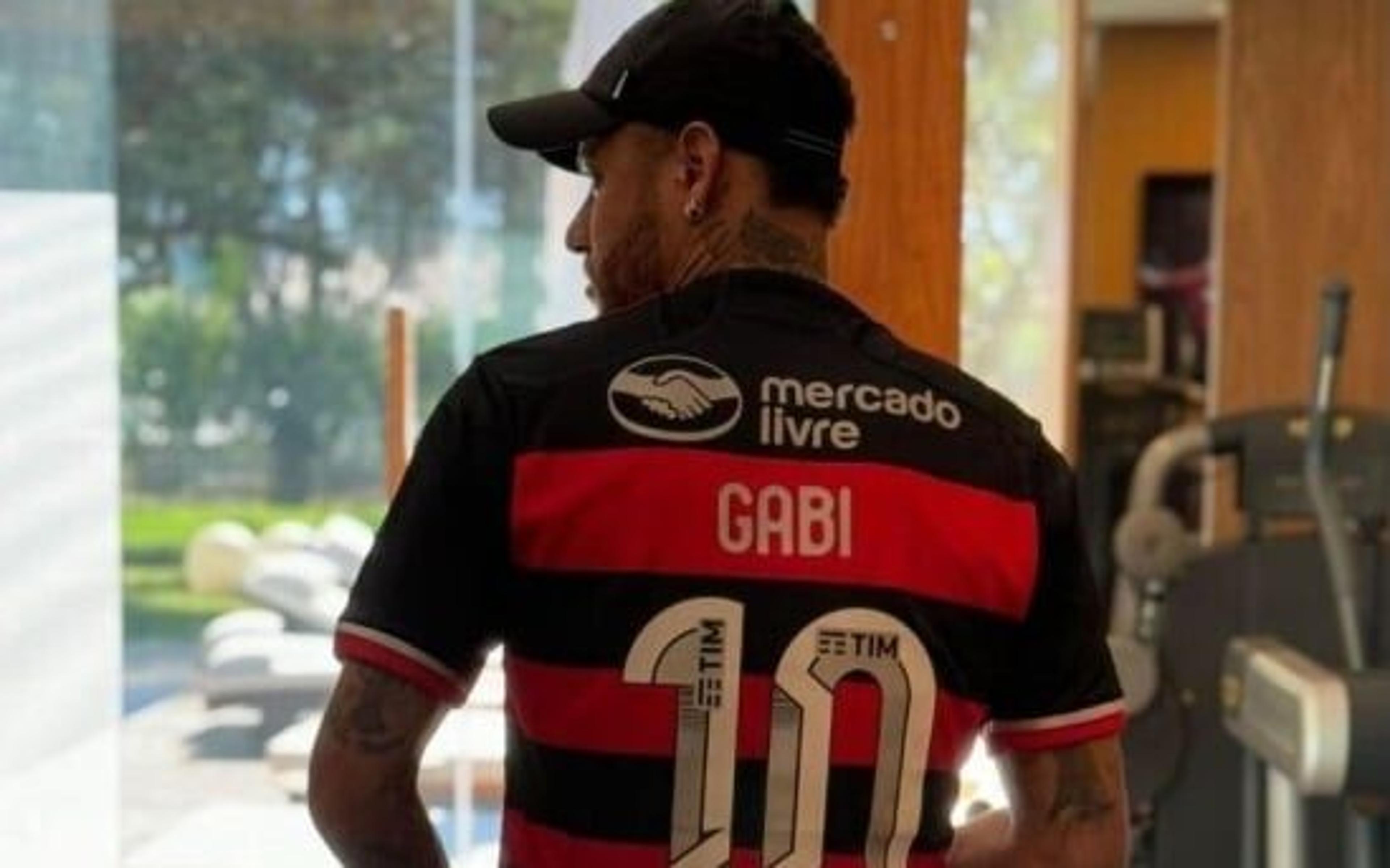 Neymar fica impressionado com gol de Luiz Araújo, do Flamengo, no Maracanã; veja