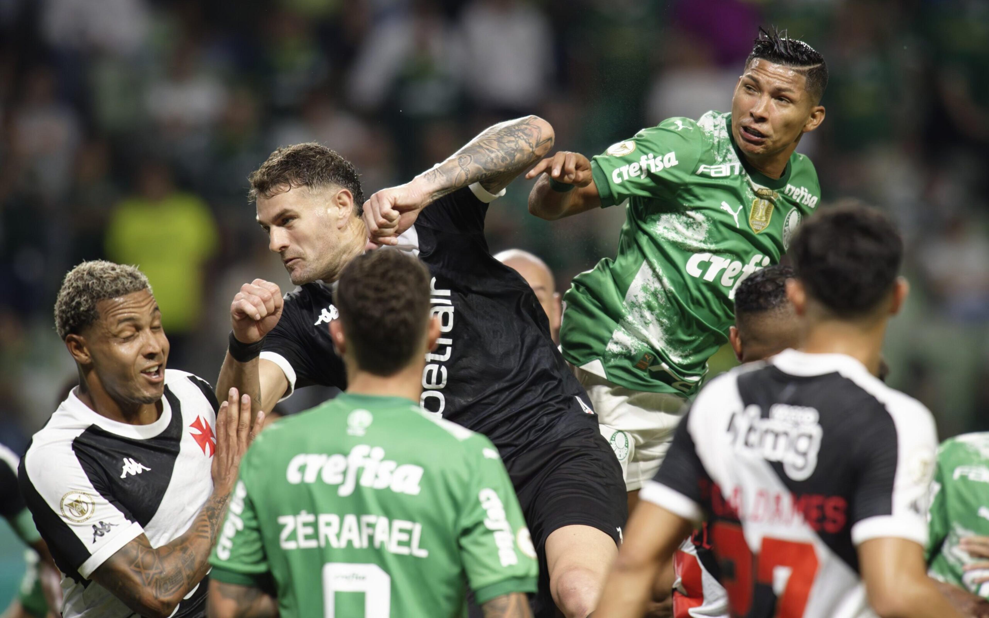 Gols anulados: Ex-árbitro dá veredito em lances polêmicos de Palmeiras x Vasco