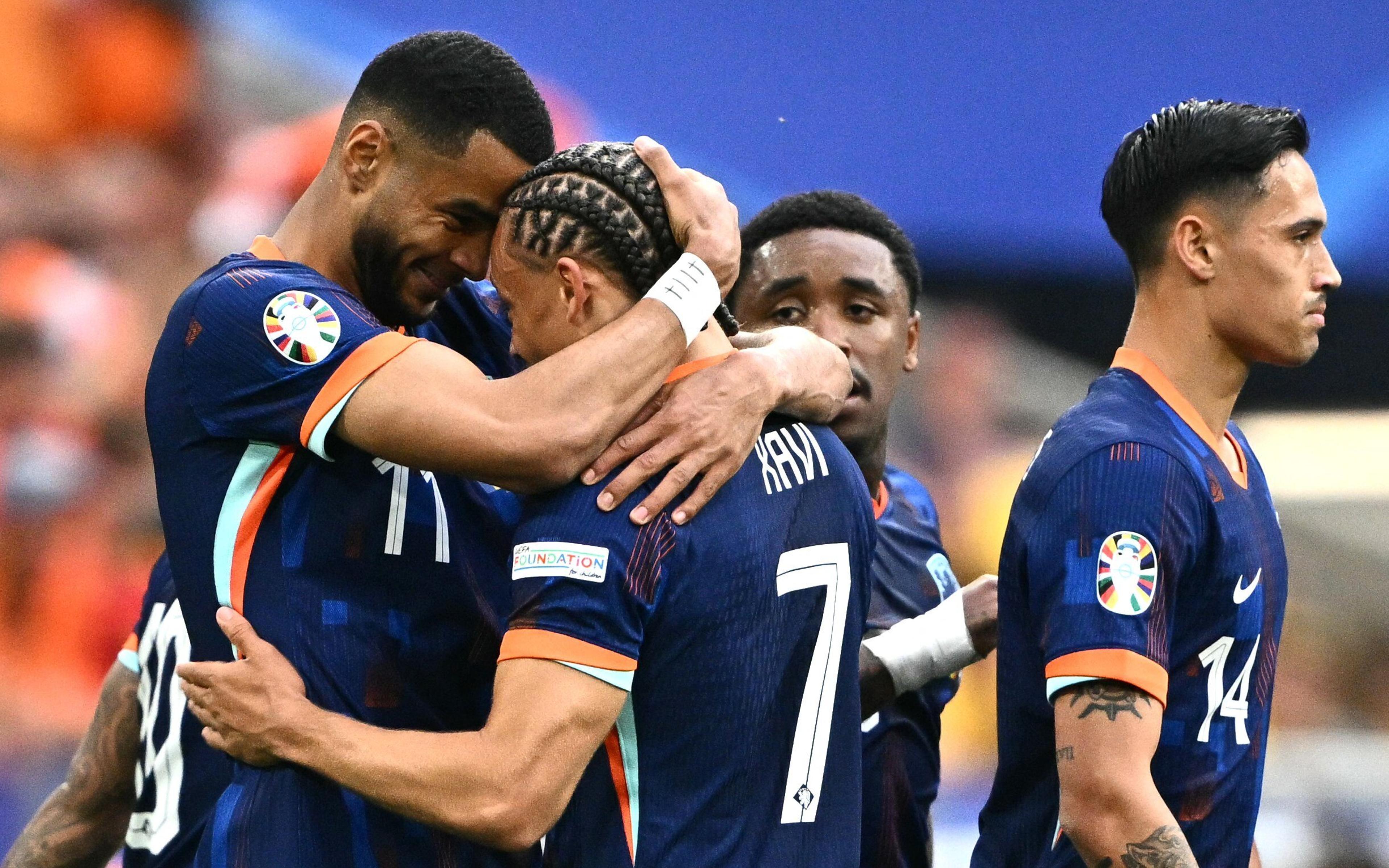 Holanda supera Romênia e vai às quartas de final da Eurocopa