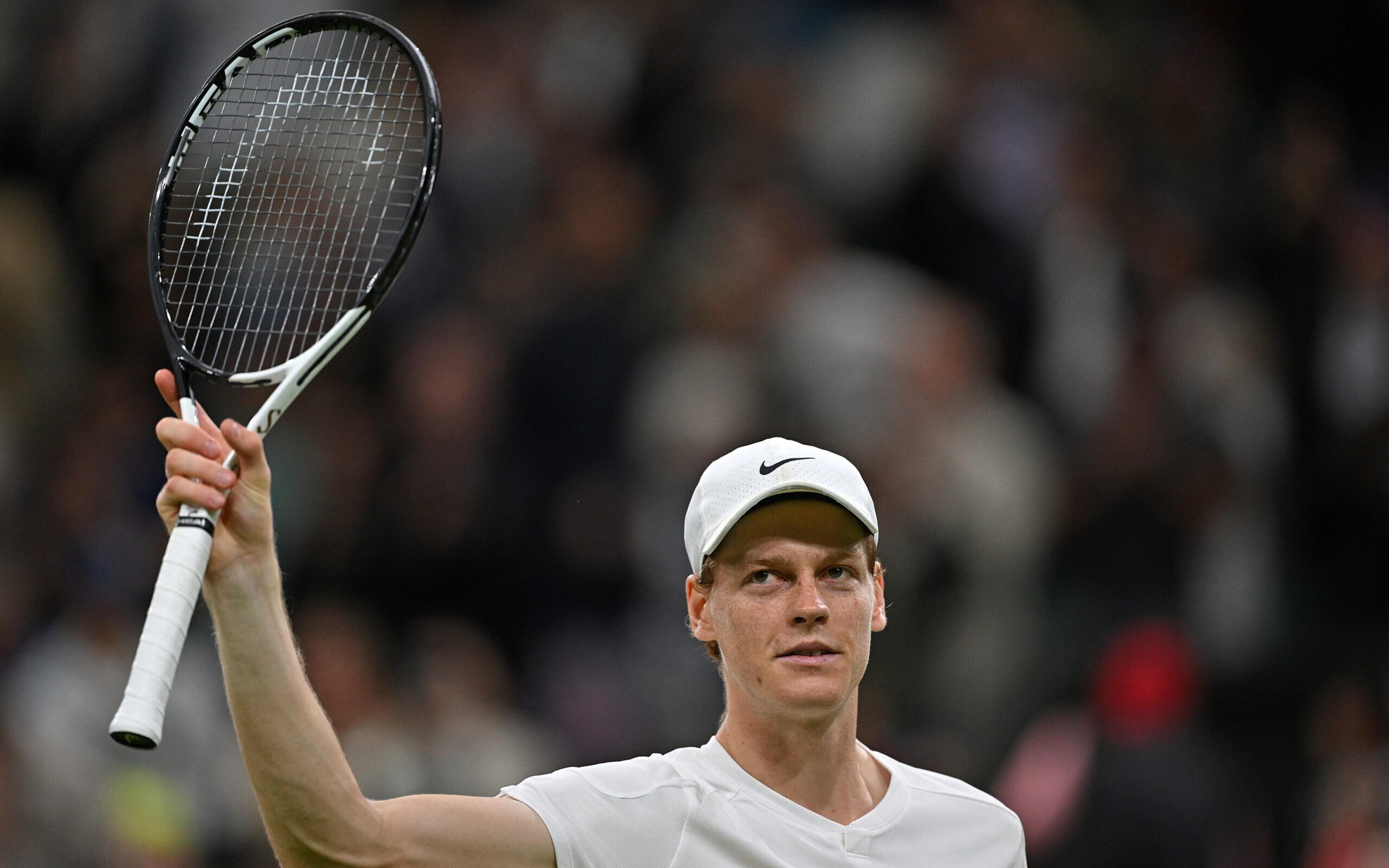 Sinner vence clássico italiano e vai à 3ª rodada de Wimbledon