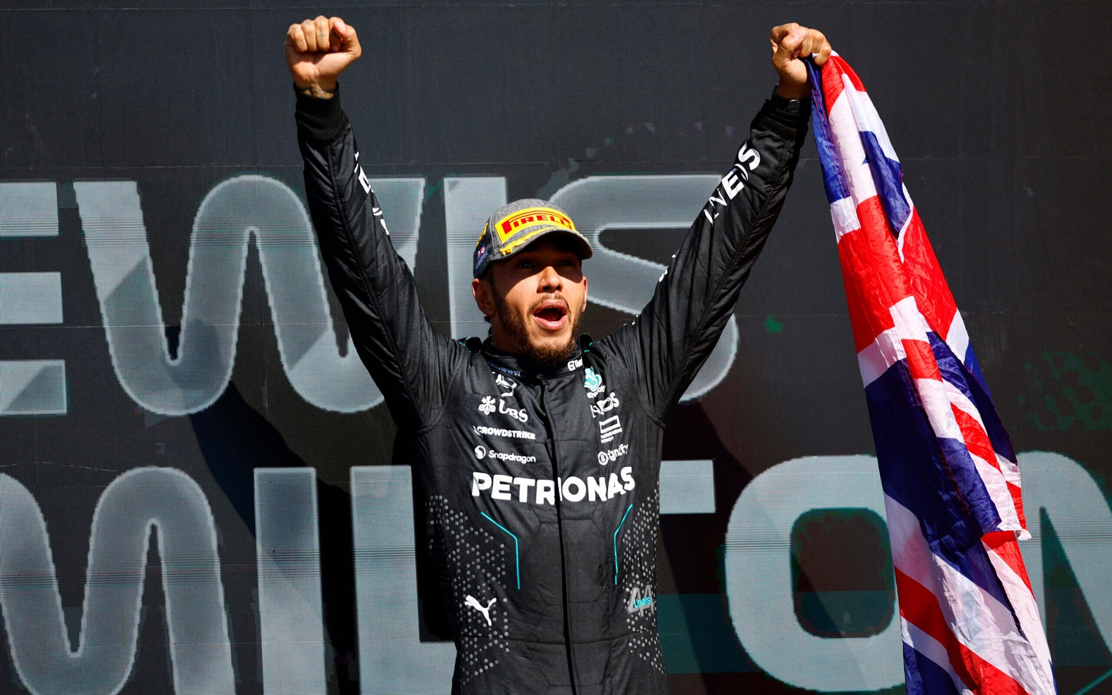 Hamilton classifica vitória no GP da Inglaterra de 2024 como ‘uma das mais especiais’