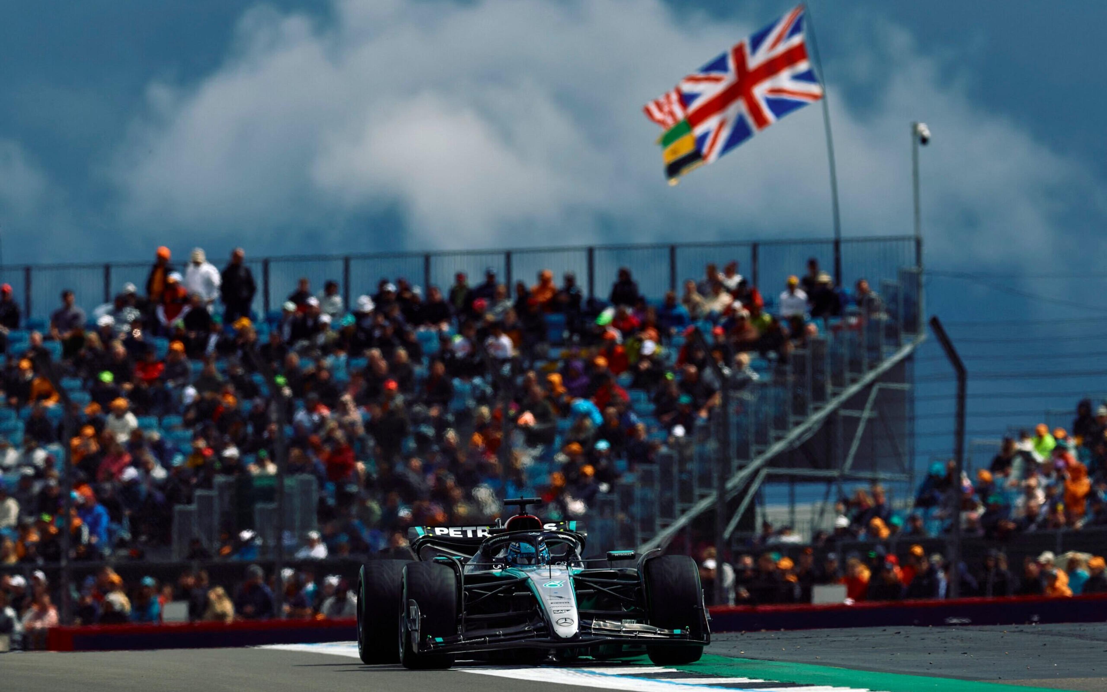 F1: Russell faz público delirar e conquista pole em trinca de ingleses no GP da Inglaterra