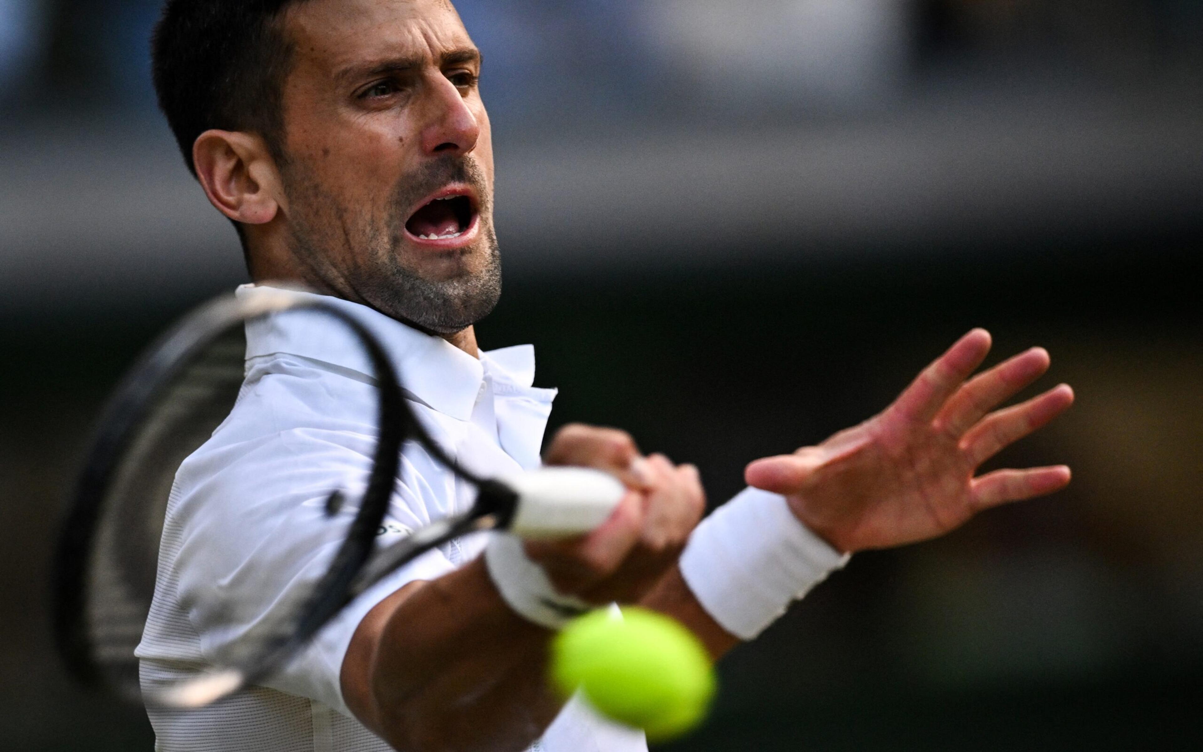 Djokovic atropela, vai às quartas de Wimbledon e detona torcedores de Rune