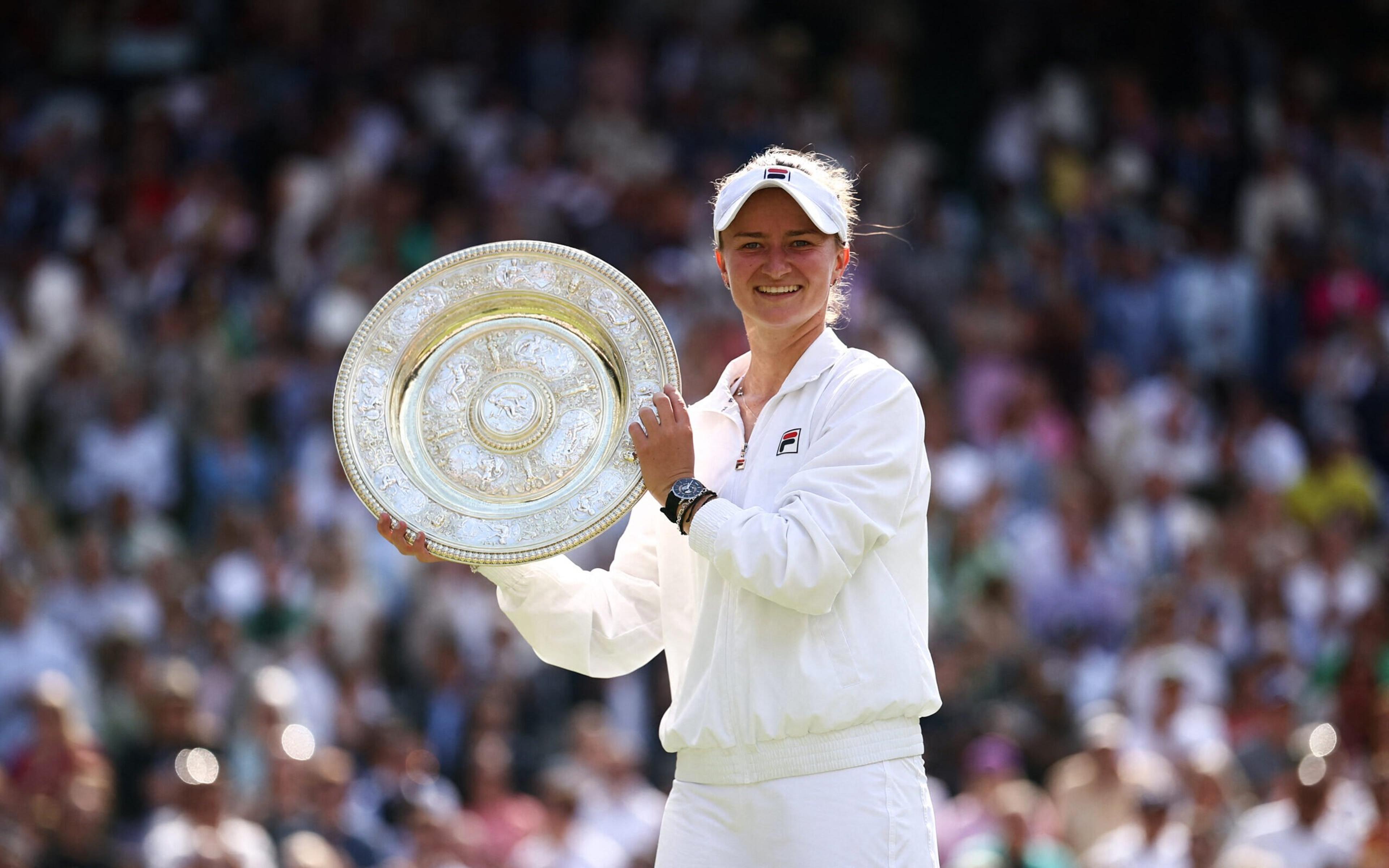 Krejcikova vence Paolini e conquista Wimbledon pela primeira vez