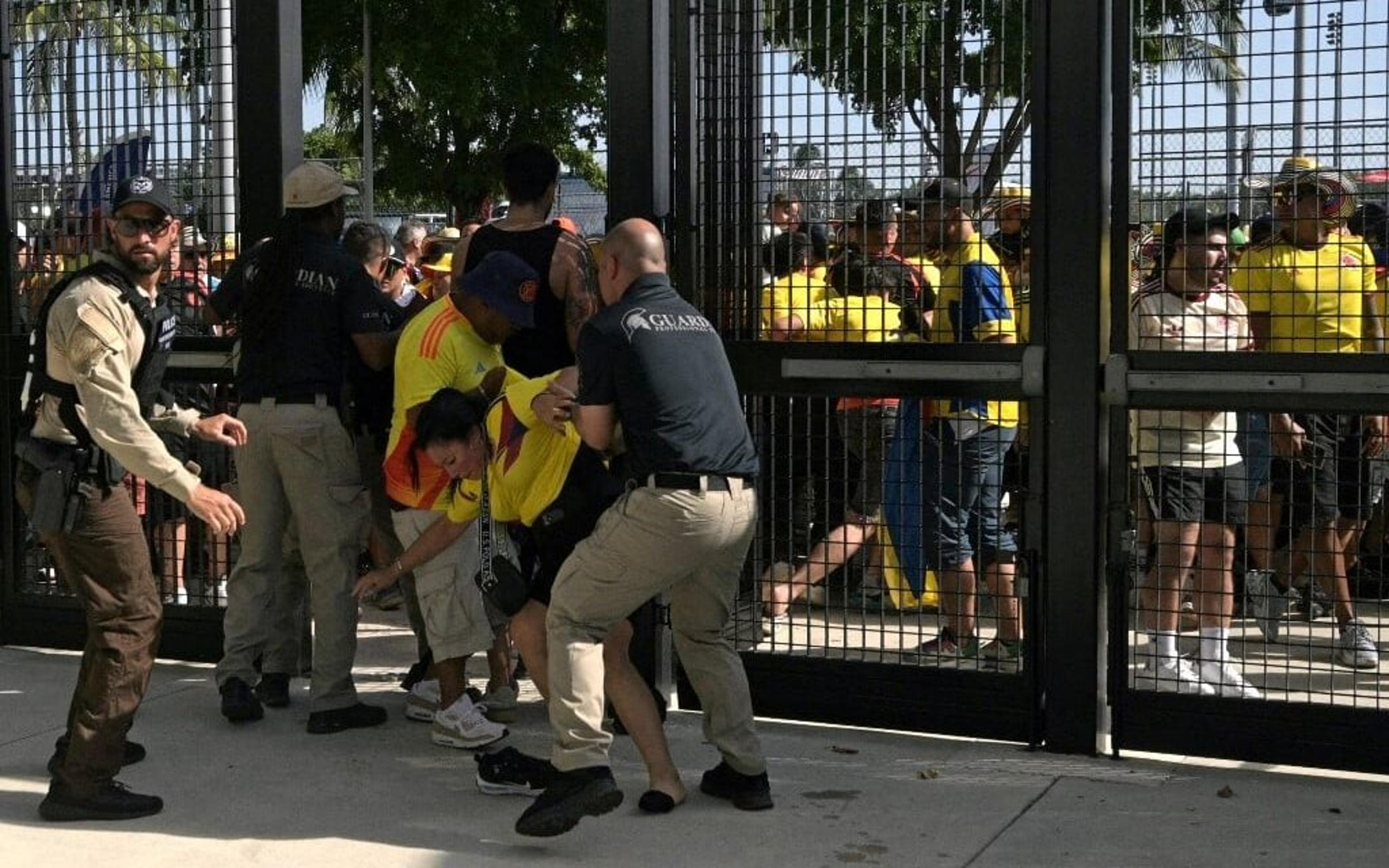 Colombianos invadem estádio da final da Copa América; veja imagens e detenções