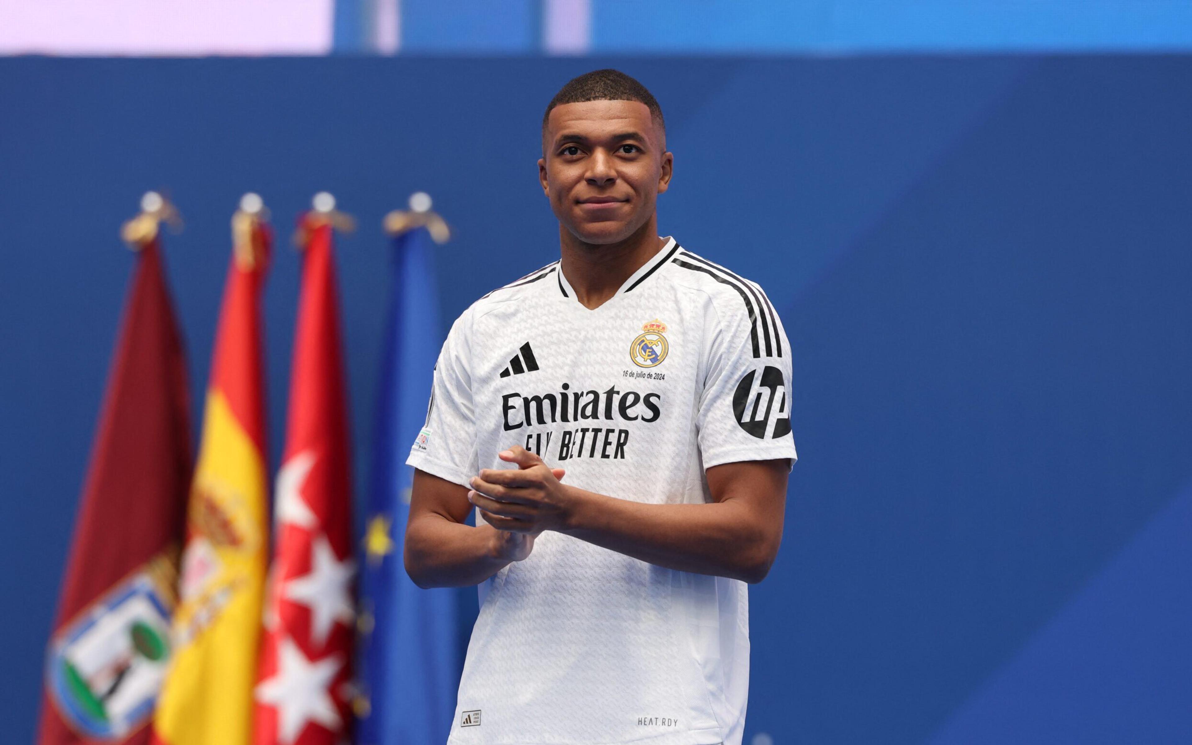 Jornalistas elogiam atitude de Mbappé em sua apresentação no Real Madrid