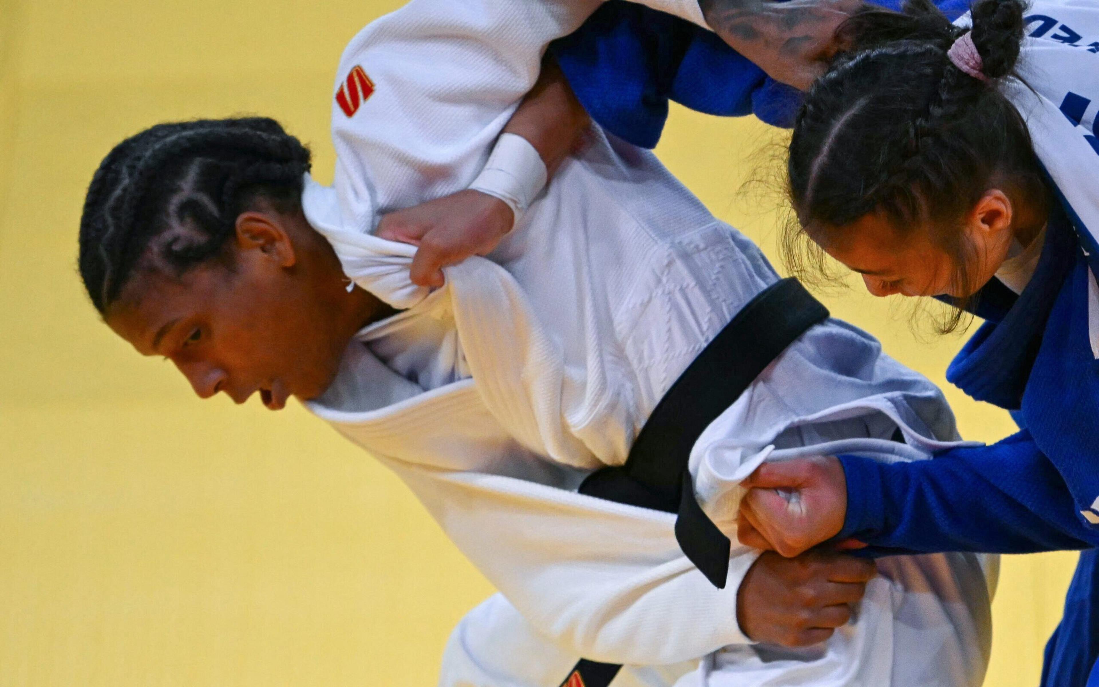 Rafaela Silva vence mais uma nas Olimpíadas e avança às semifinais no judô