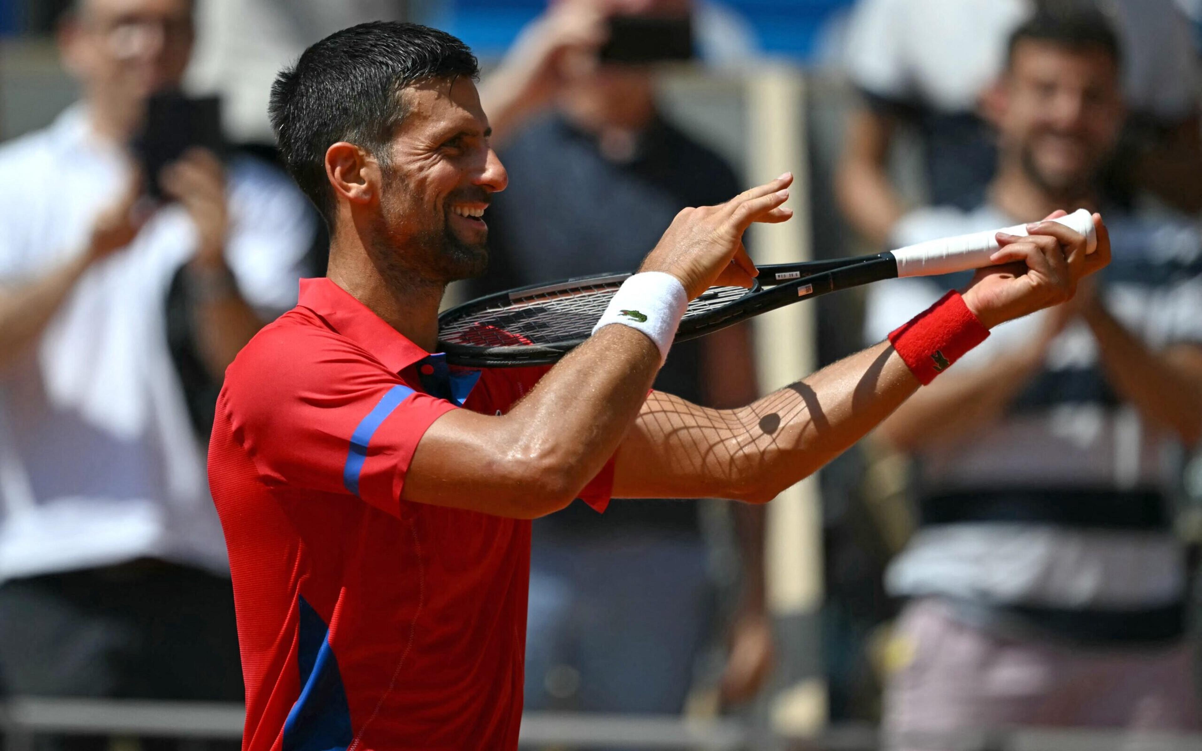 Djokovic vai às quartas nas Olimpíadas e desafia Tsitsipas