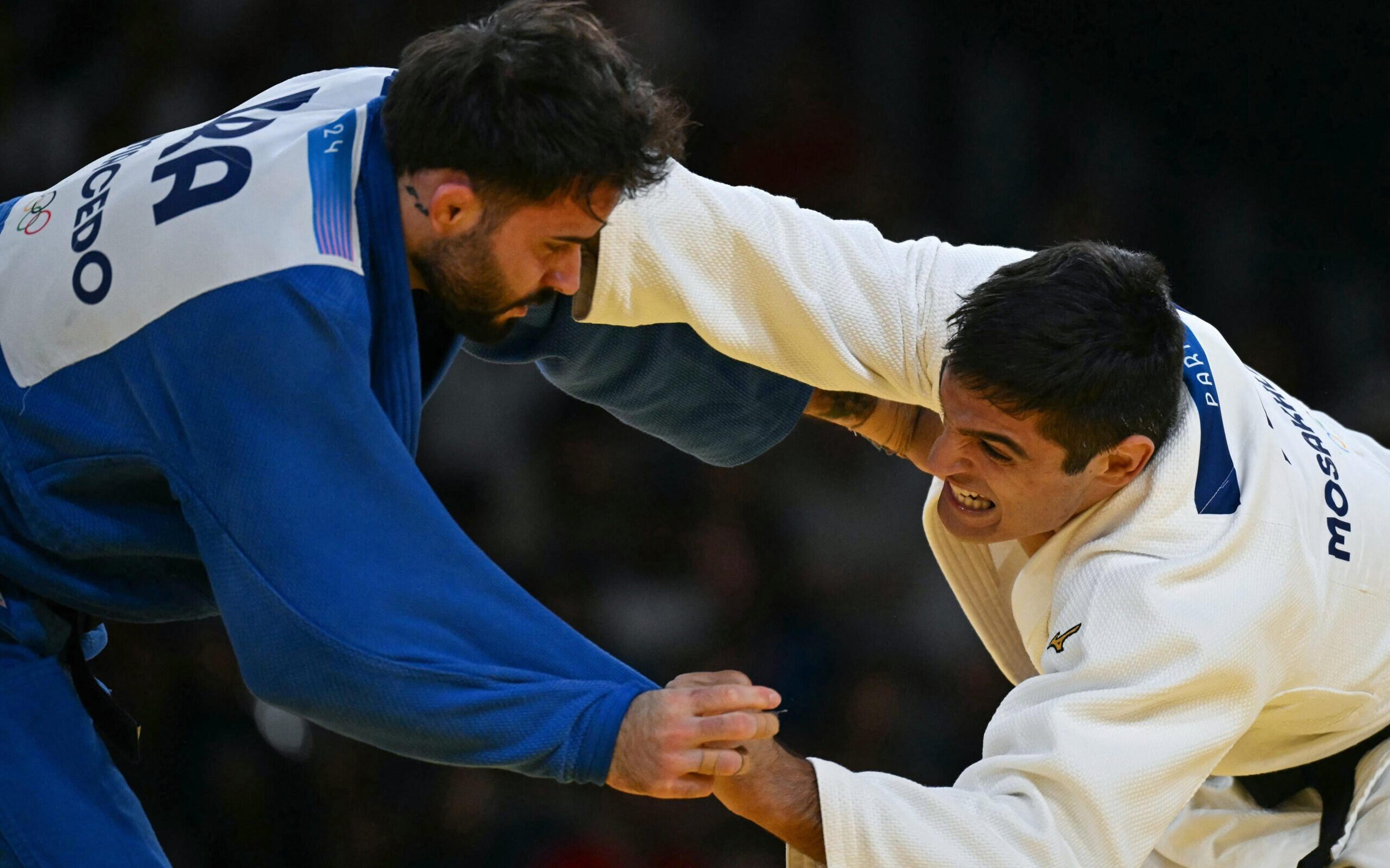 Rafael Macedo perde nas quartas e disputará repescagem pelo bronze do judô nas Olimpíadas