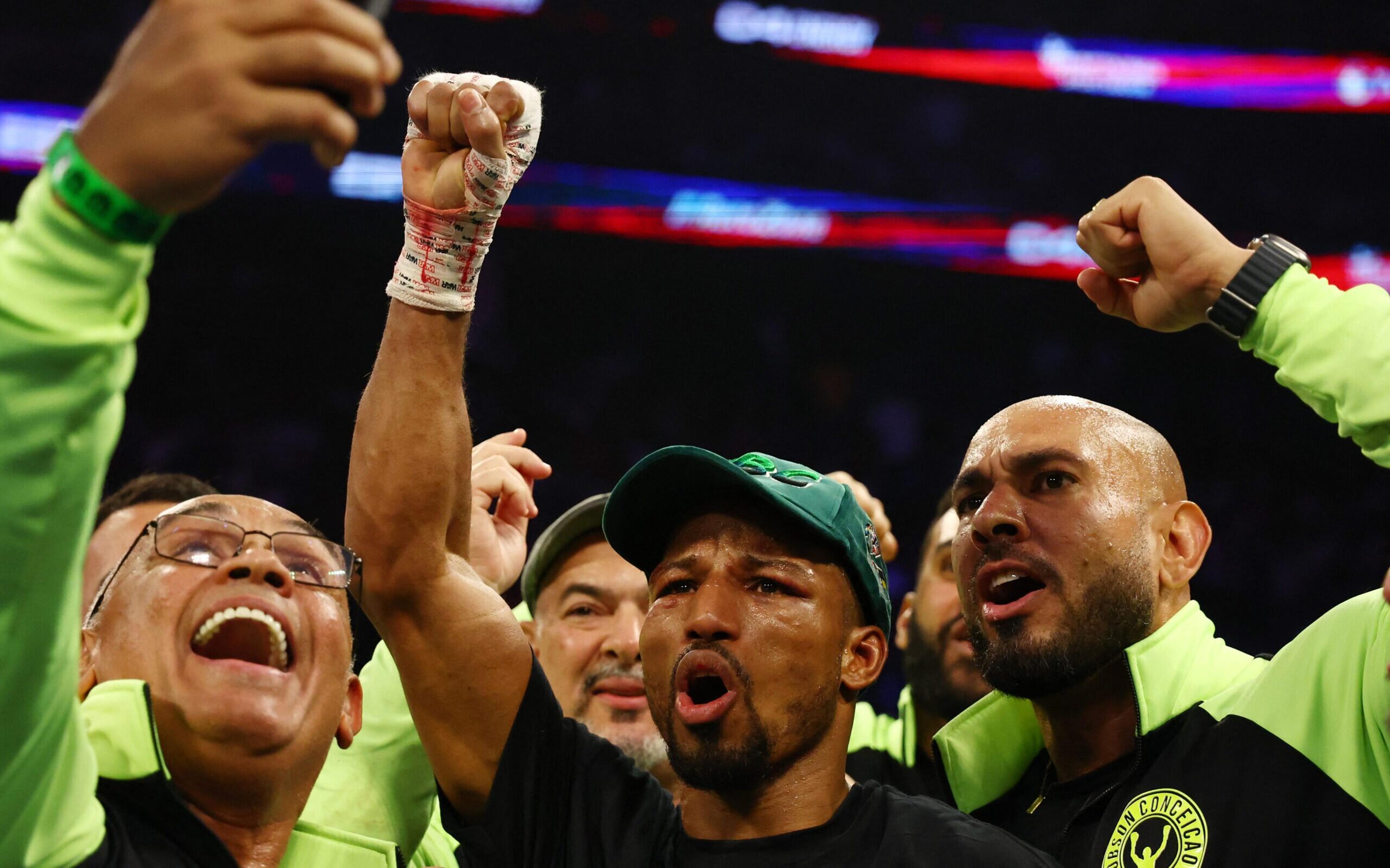 Robson Conceição vence Foster e é campeão mundial de boxe