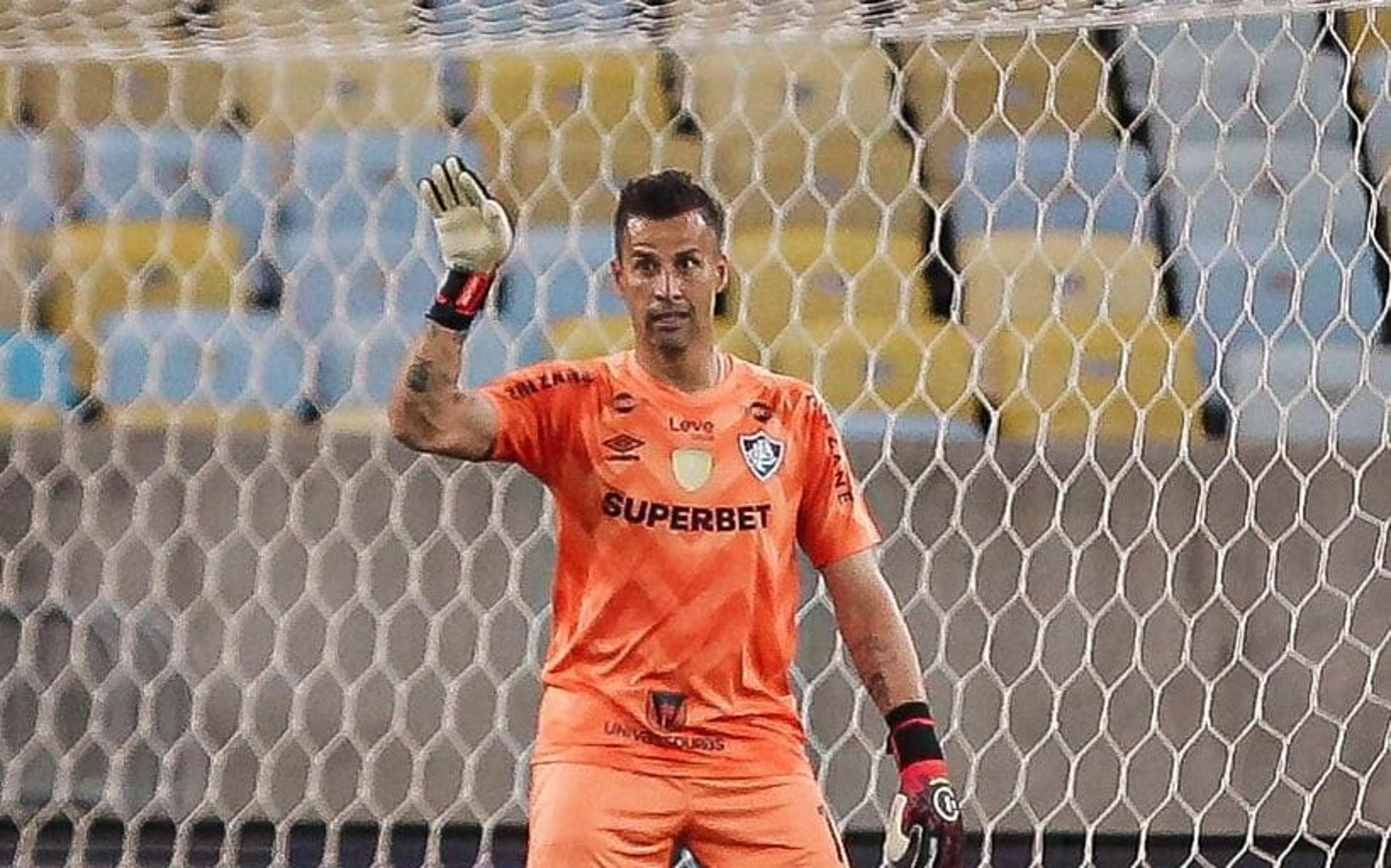 Fábio, do Fluminense, é o goleiro com mais defesas no Brasileirão 2024