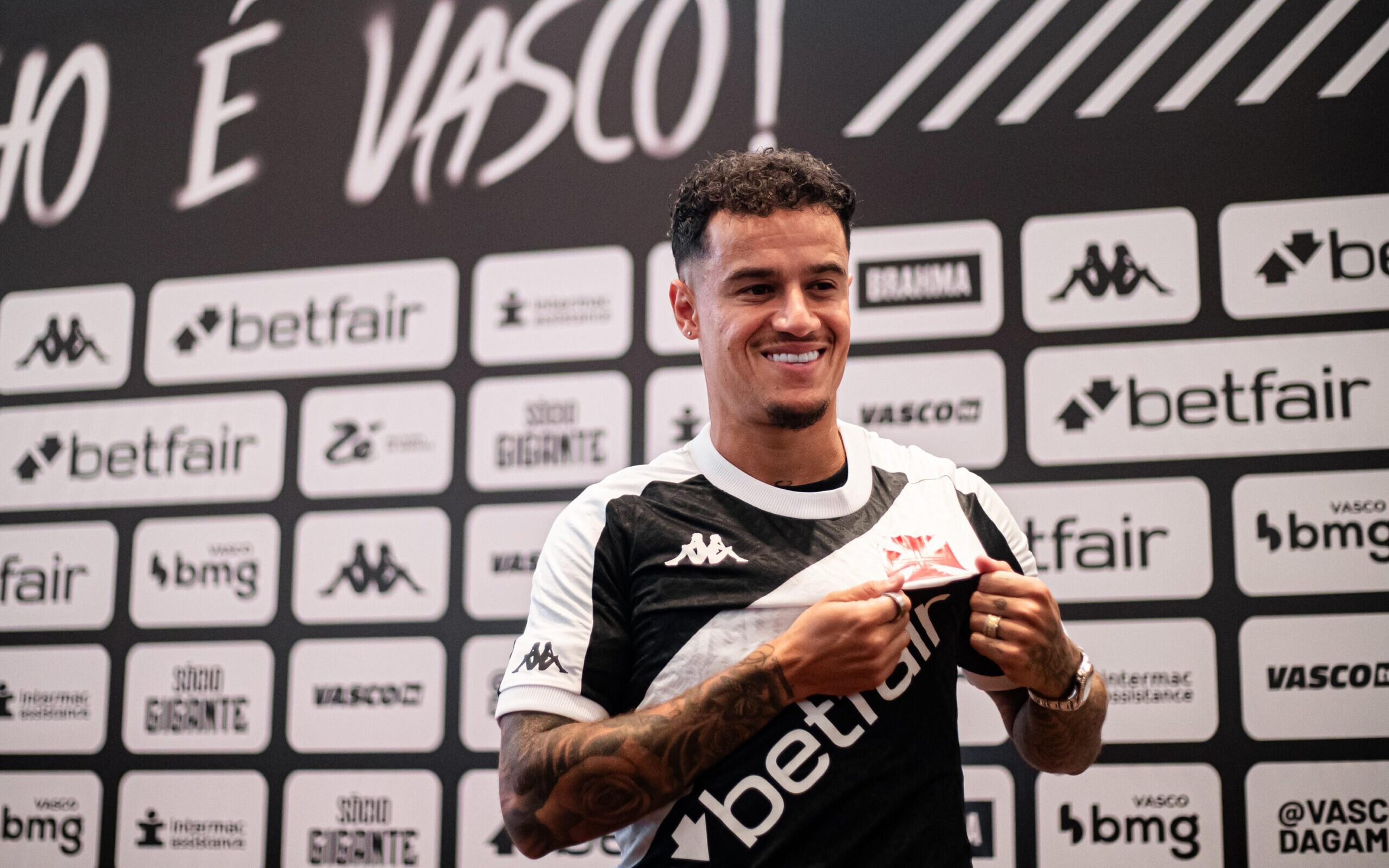 Coutinho, novo reforço do Vasco, tem encontro emocionante com Menino Gui