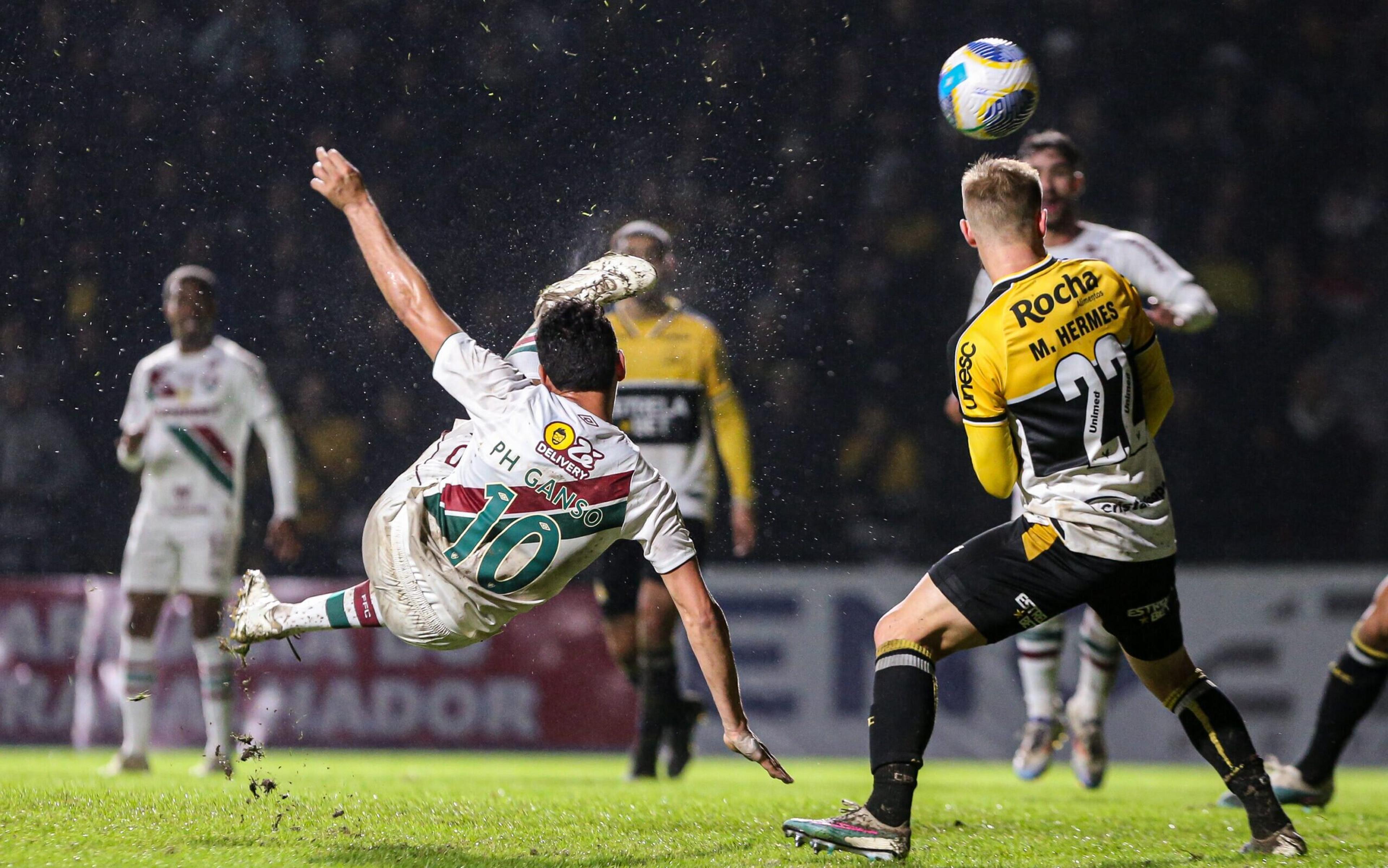 Fluminense arranca empate com Criciúma, mas segue na lanterna do Brasileirão