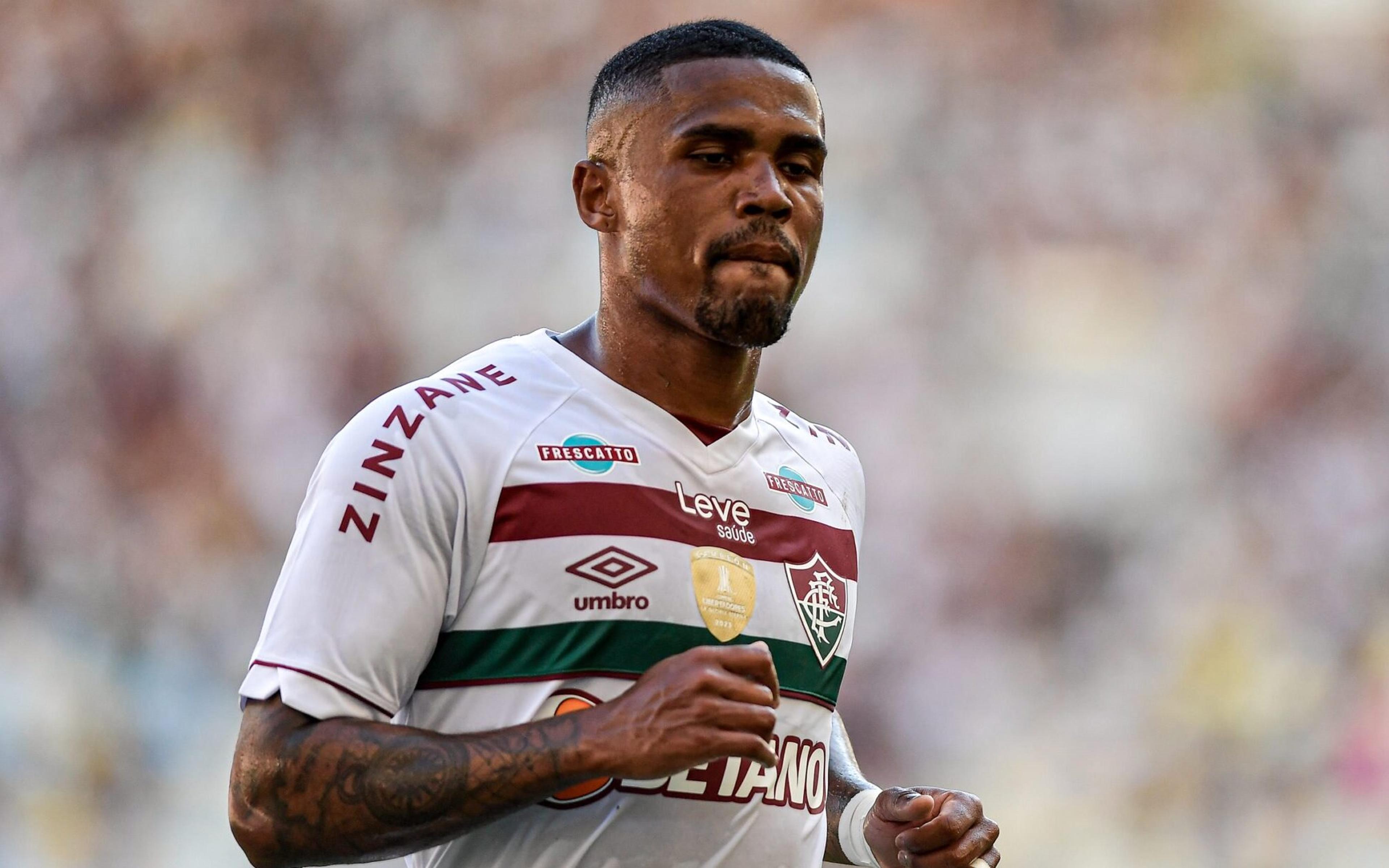 Do céu ao inferno: entenda razões para queda abrupta de Douglas Costa, perto de rescisão com o Fluminense