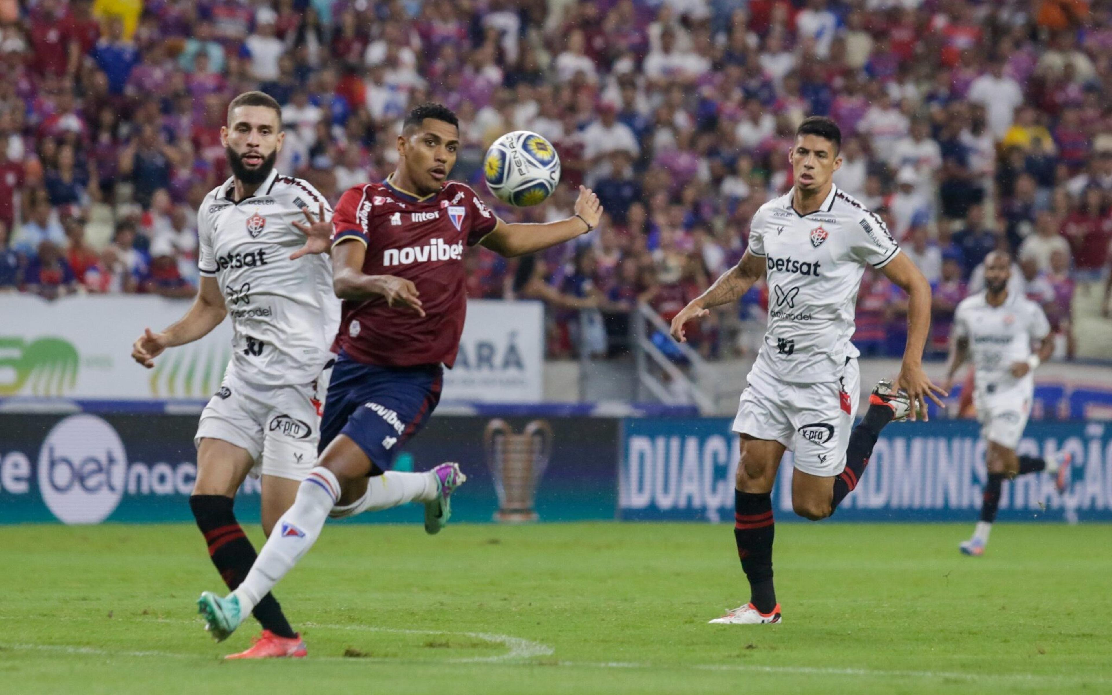 Fortaleza x Vitória: onde assistir, horário e escalações do jogo do Brasileirão