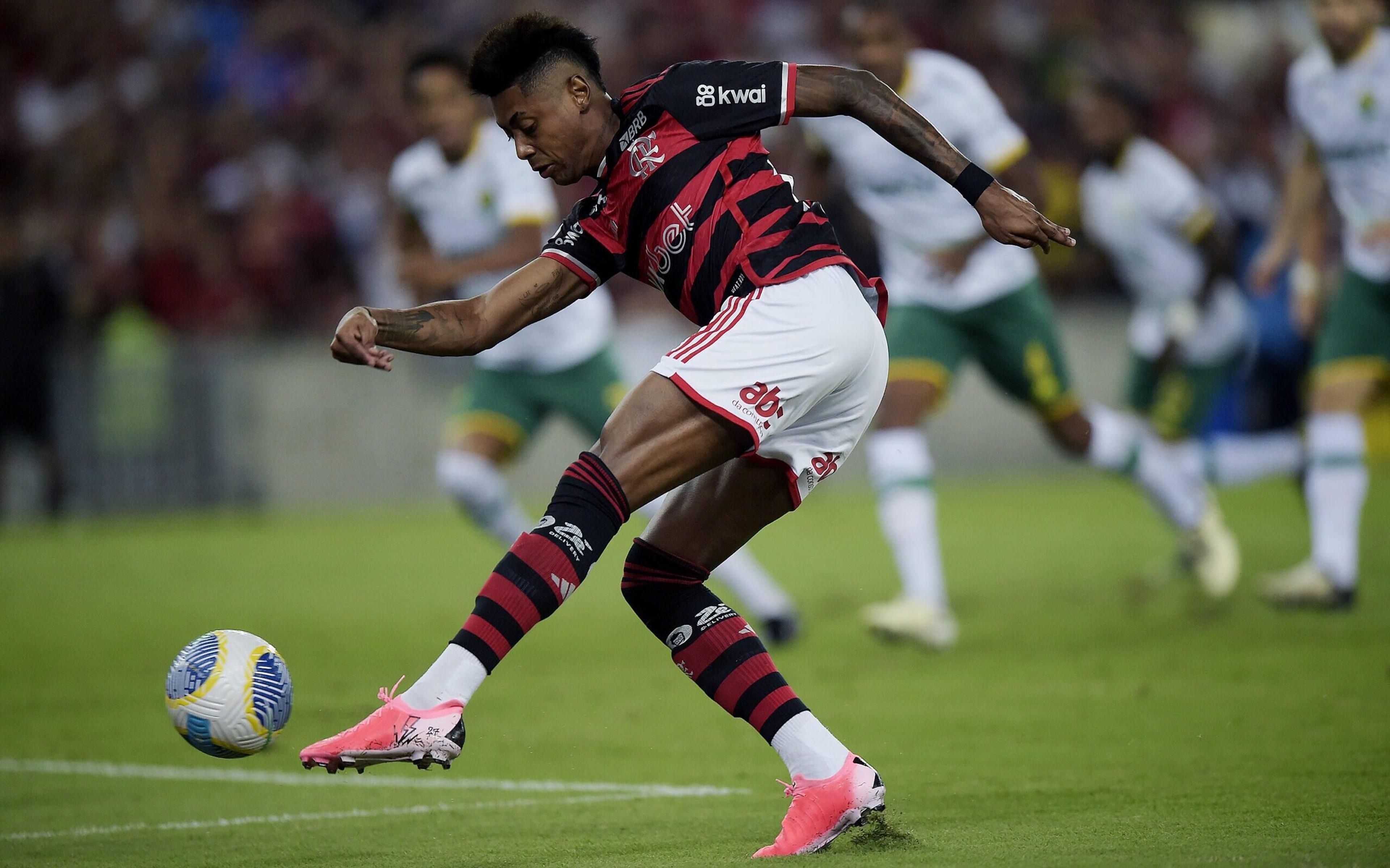 Flamengo divulga status de lesão de Bruno Henrique, substituído contra o Cuiabá