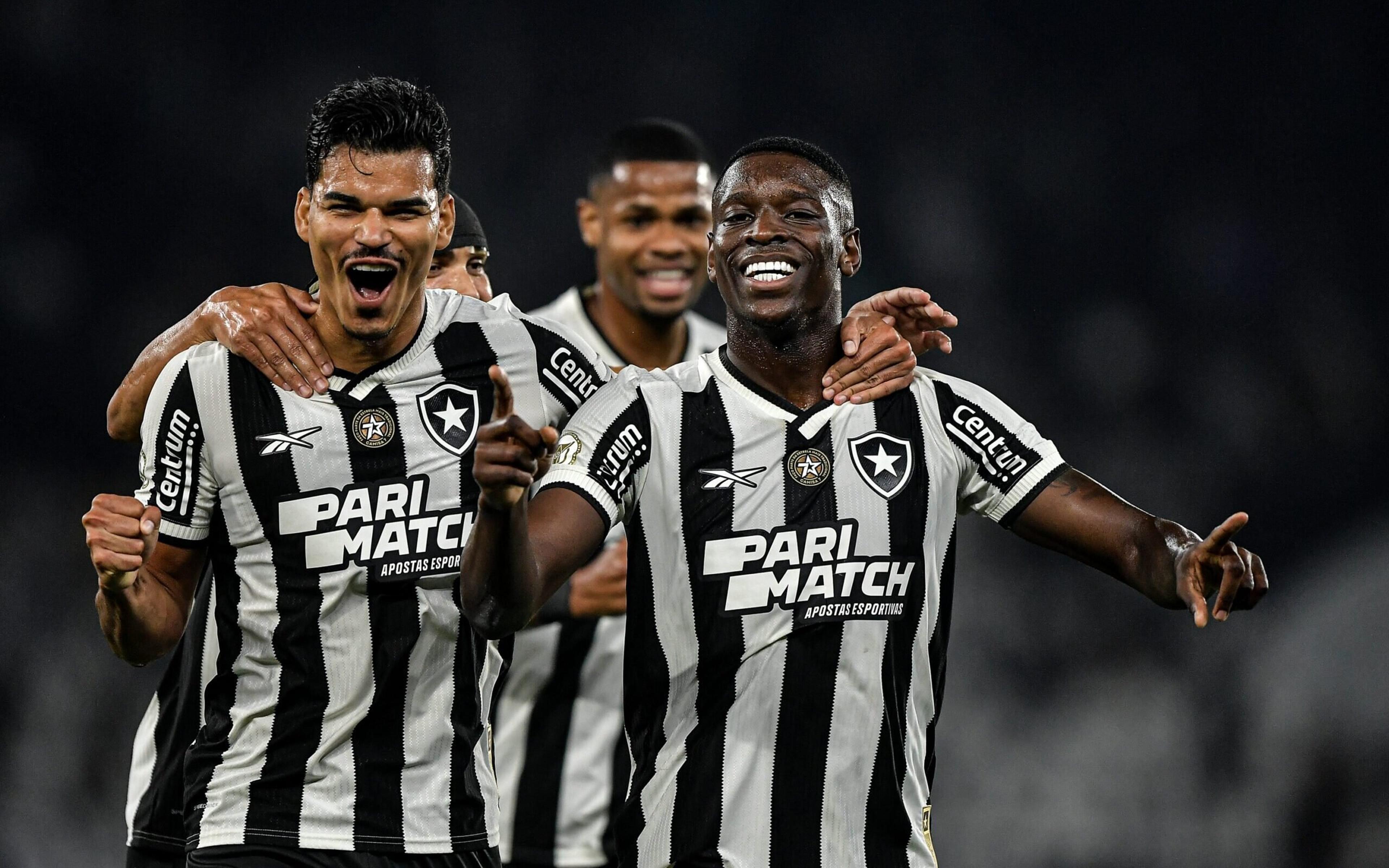 Botafogo vence o Atlético-MG e mantém disputa acirrada no Brasileirão