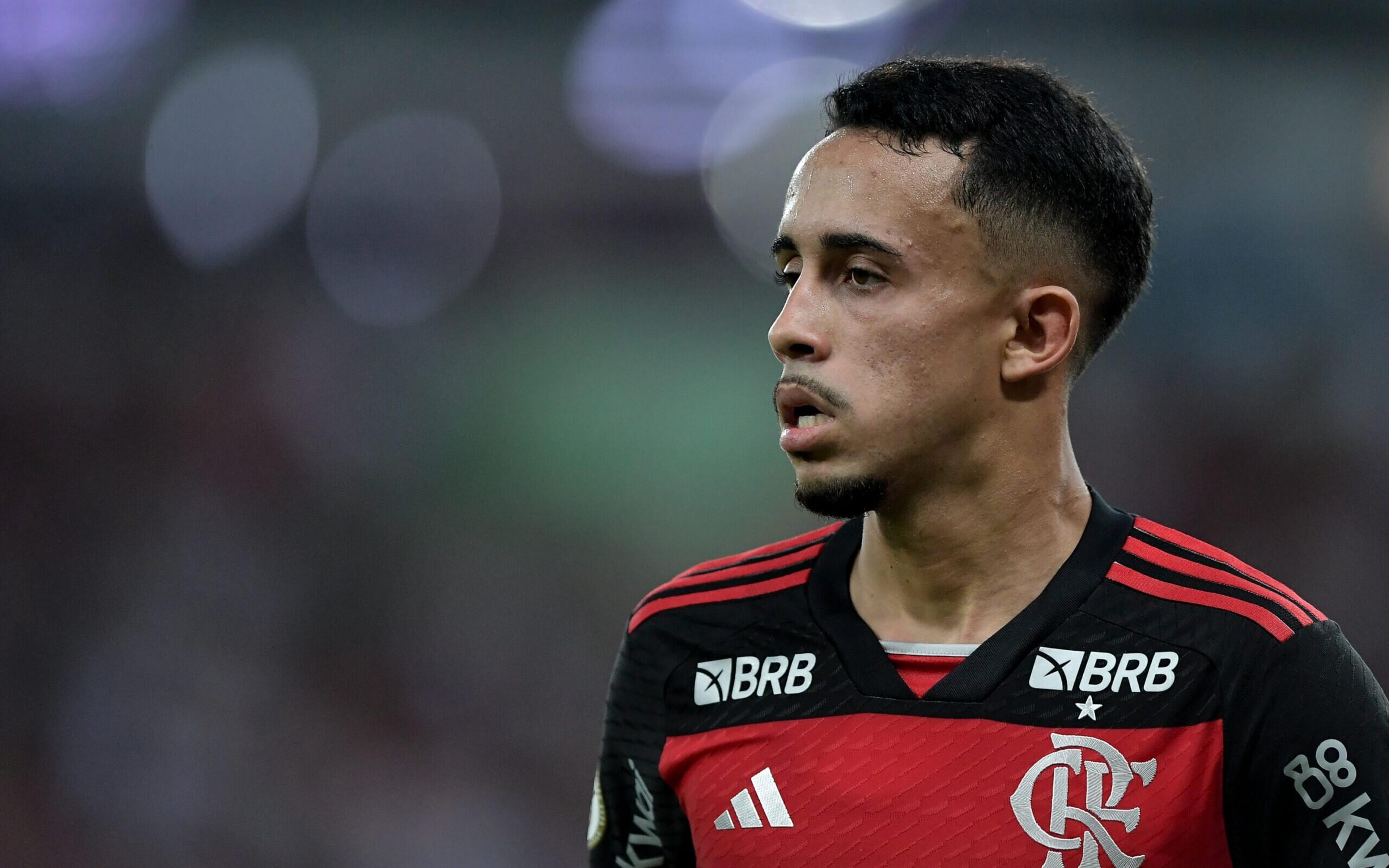 Flamengo e Bragantino negociam venda de Matheus Gonçalves