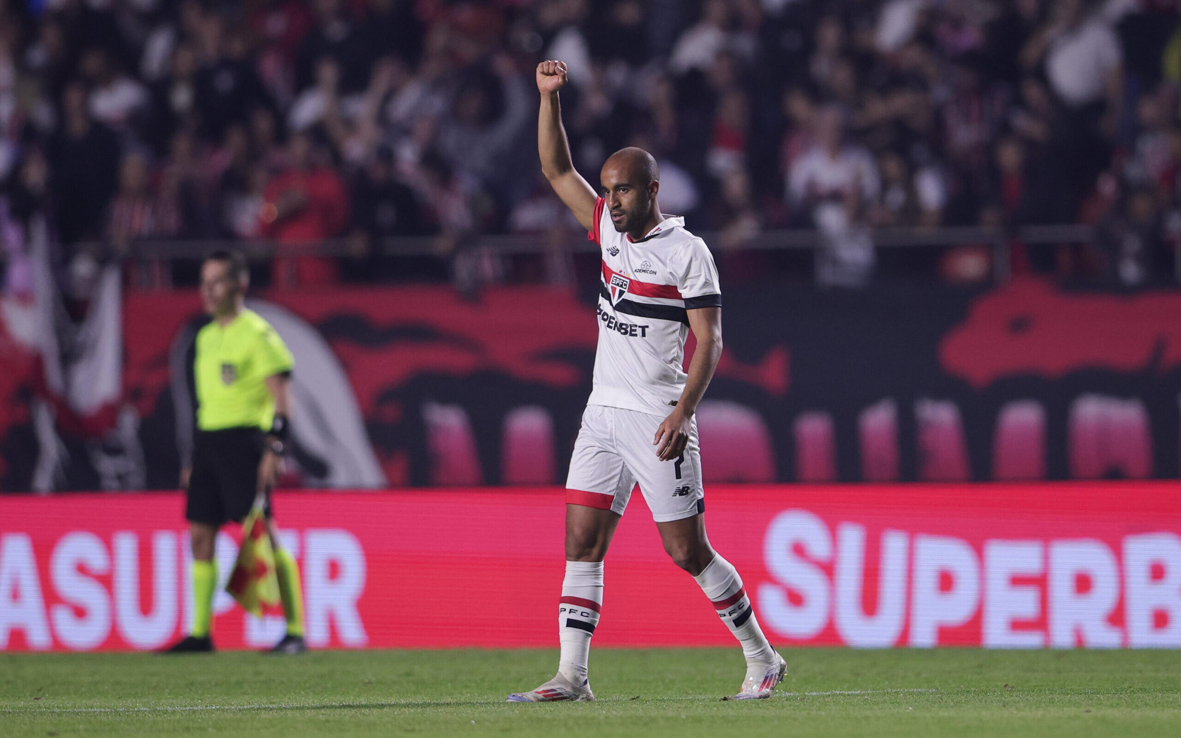 Lucas Moura abre o placar para o São Paulo e empolga torcedores: ‘Temporada absurda’