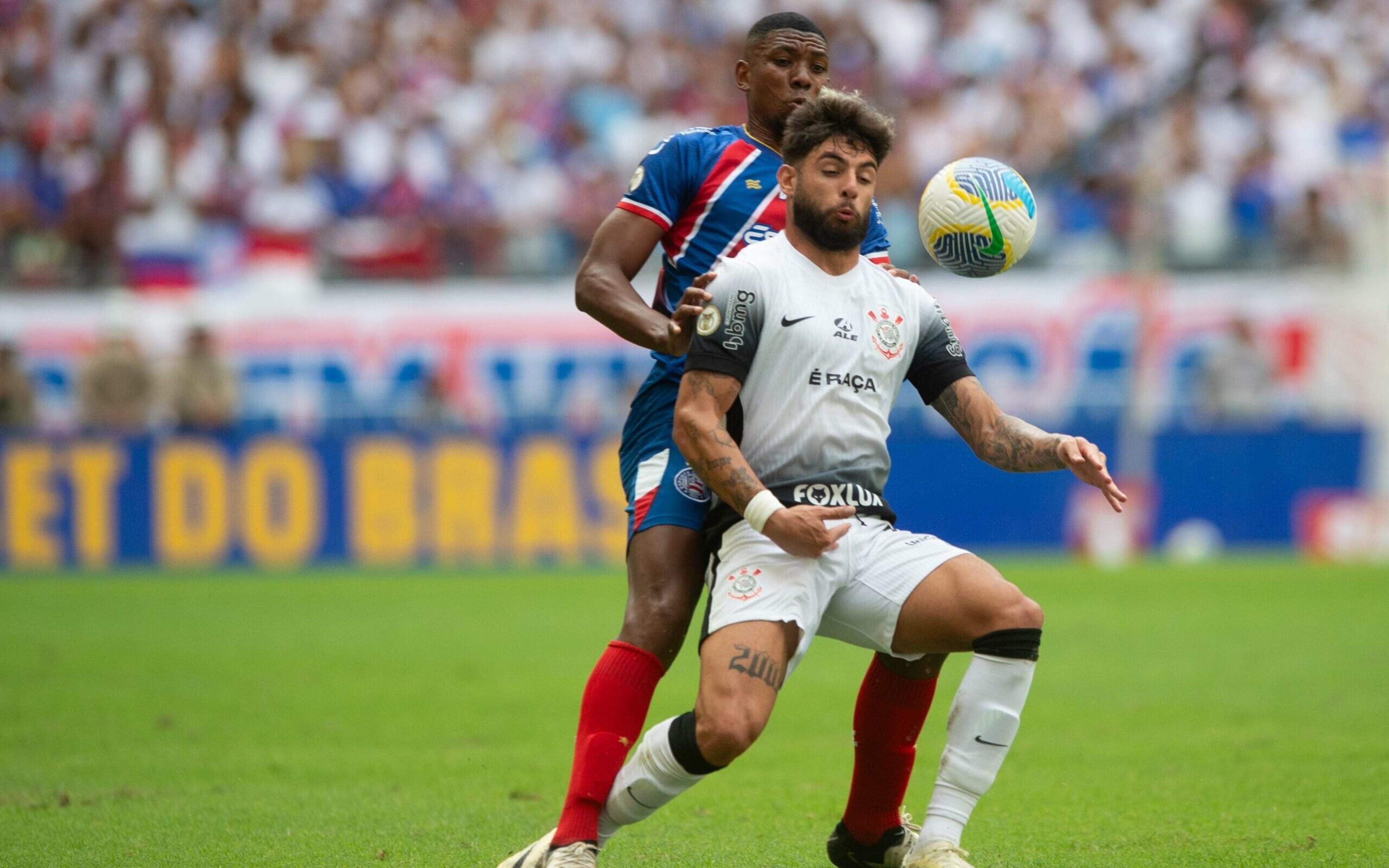 Corinthians sofre, mas vence Bahia e deixa zona do rebaixamento do Brasileirão