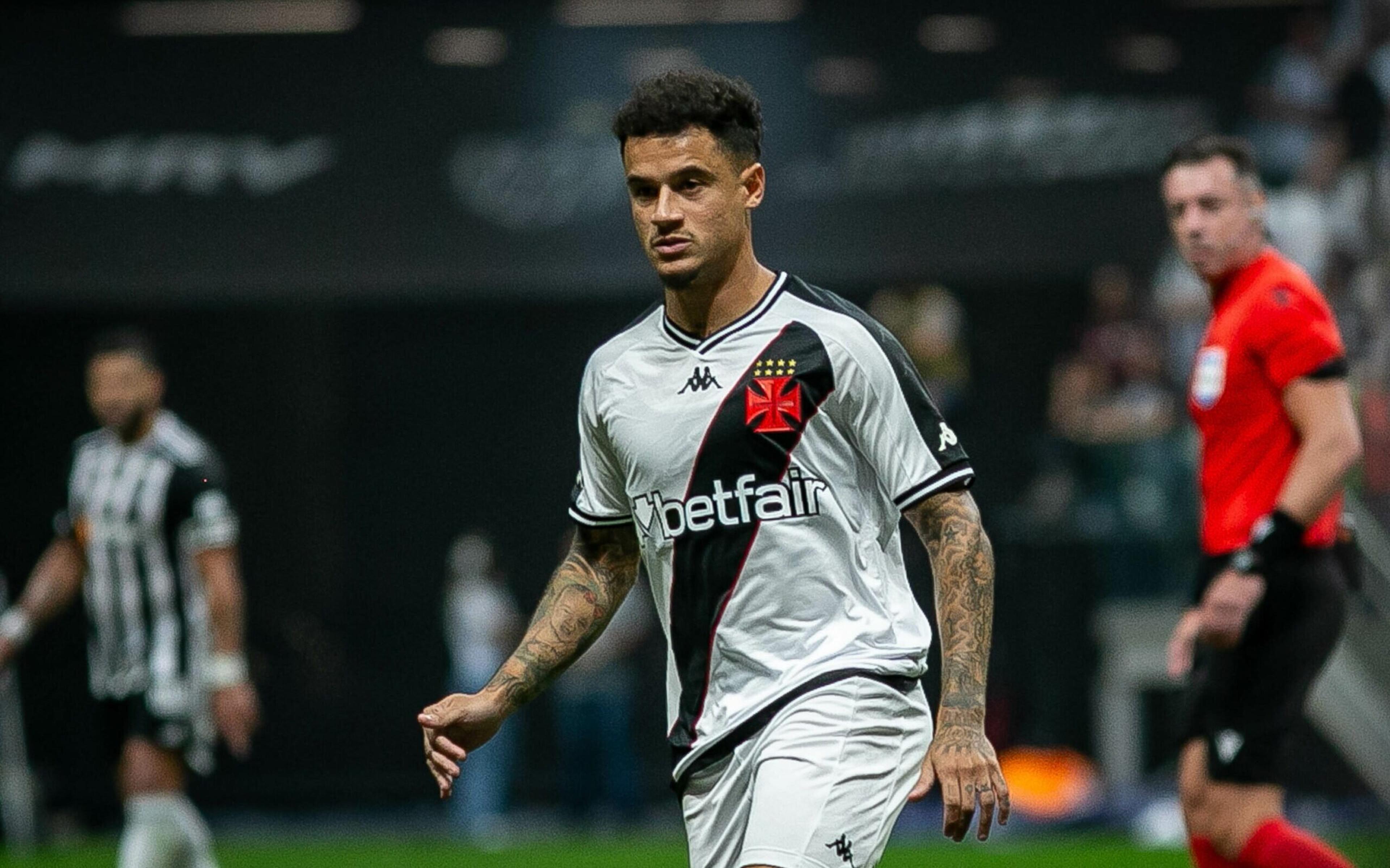 Coutinho reestreia de forma discreta pelo Vasco, mas deixa notável diferença de qualidade