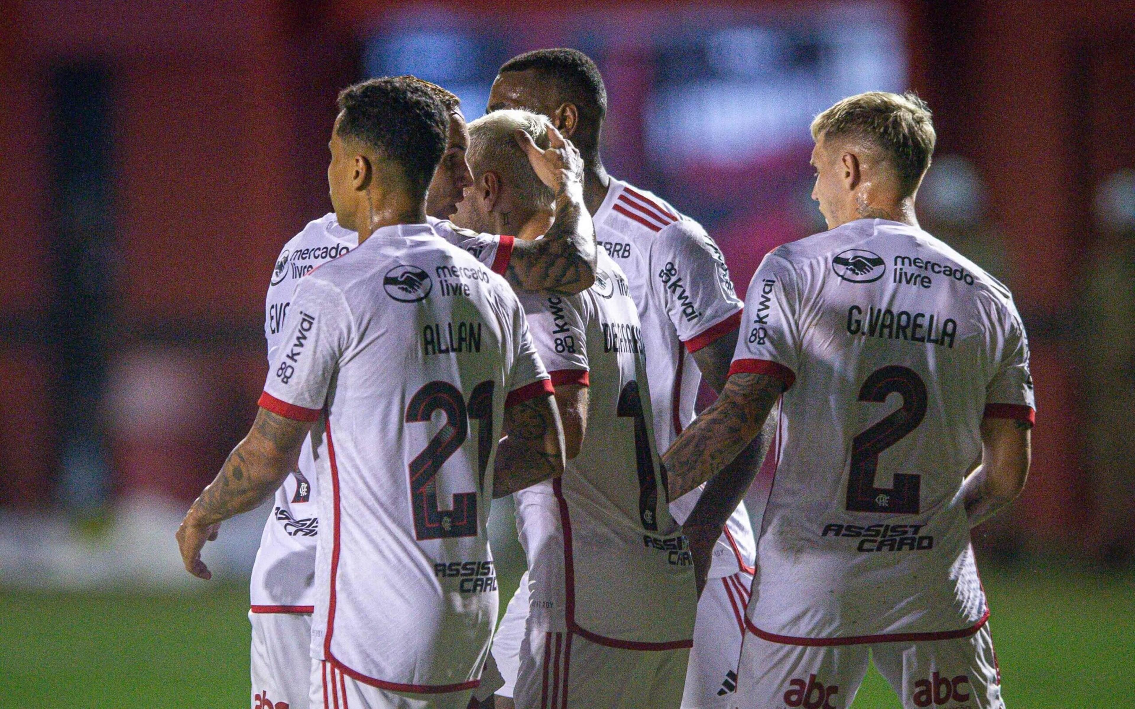 Flamengo marca nos acréscimos e vence o Vitória no Brasileirão