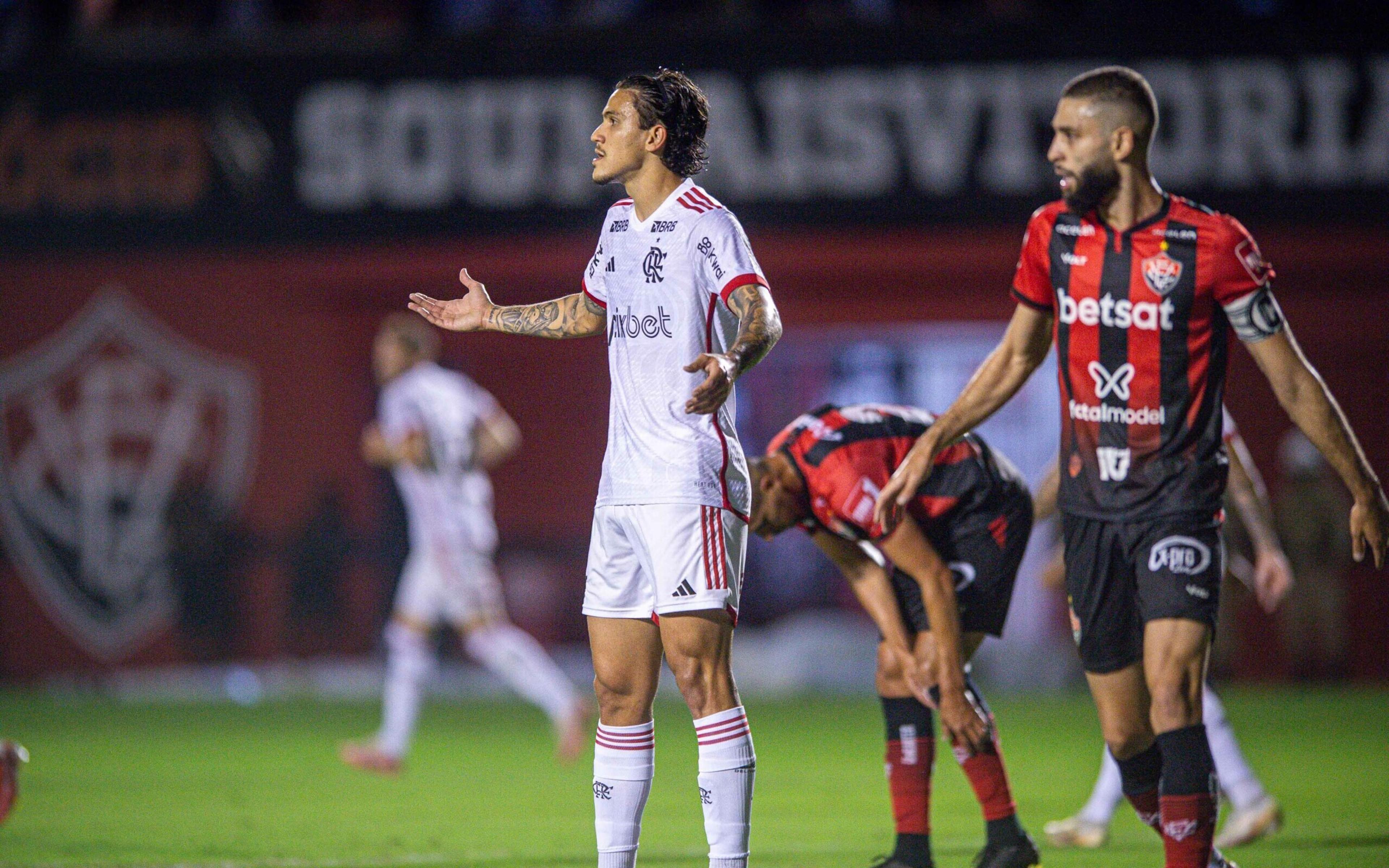 Ídolo do Flamengo diz que resultado ‘não pode mascarar’ má atuação e aponta problema