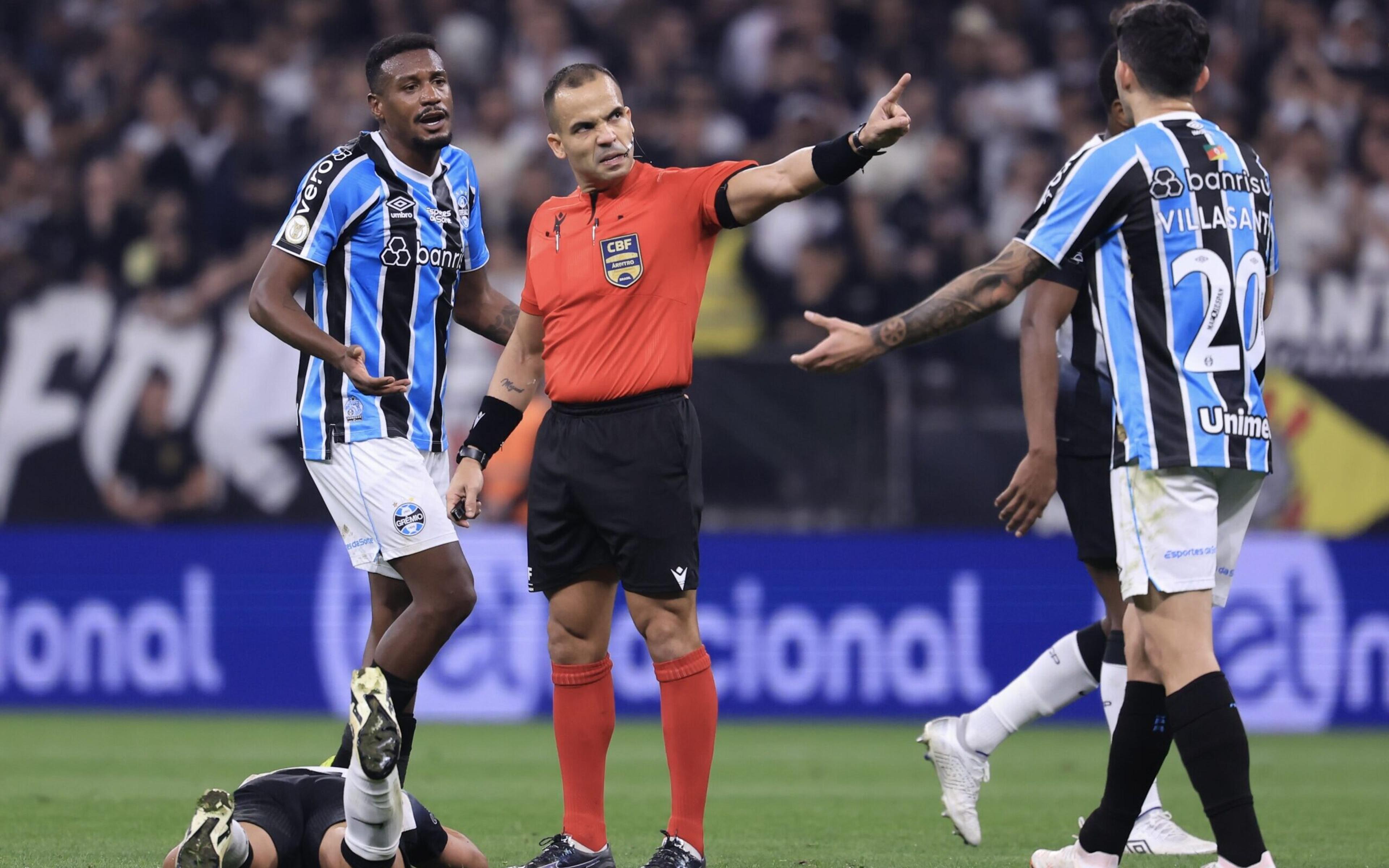 Árbitro registra descontrole de dirigente do Grêmio em empate com Corinthians