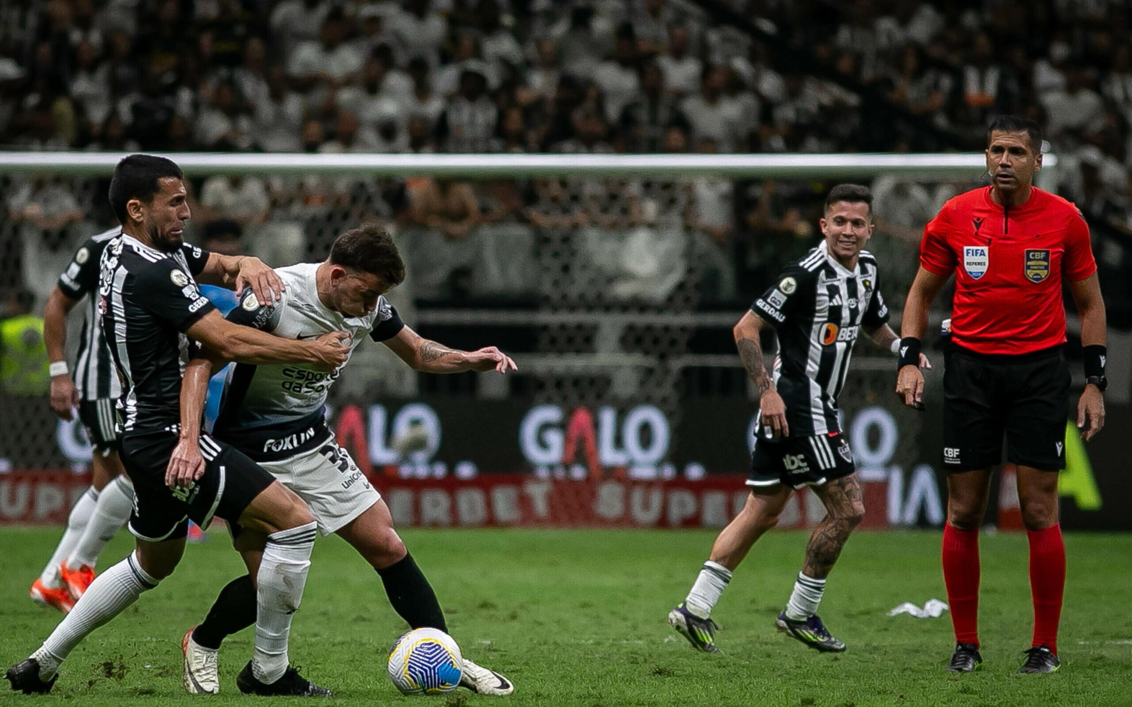 Atlético-MG x Corinthians: comentarista da Globo discorda de pênalti marcado no jogo