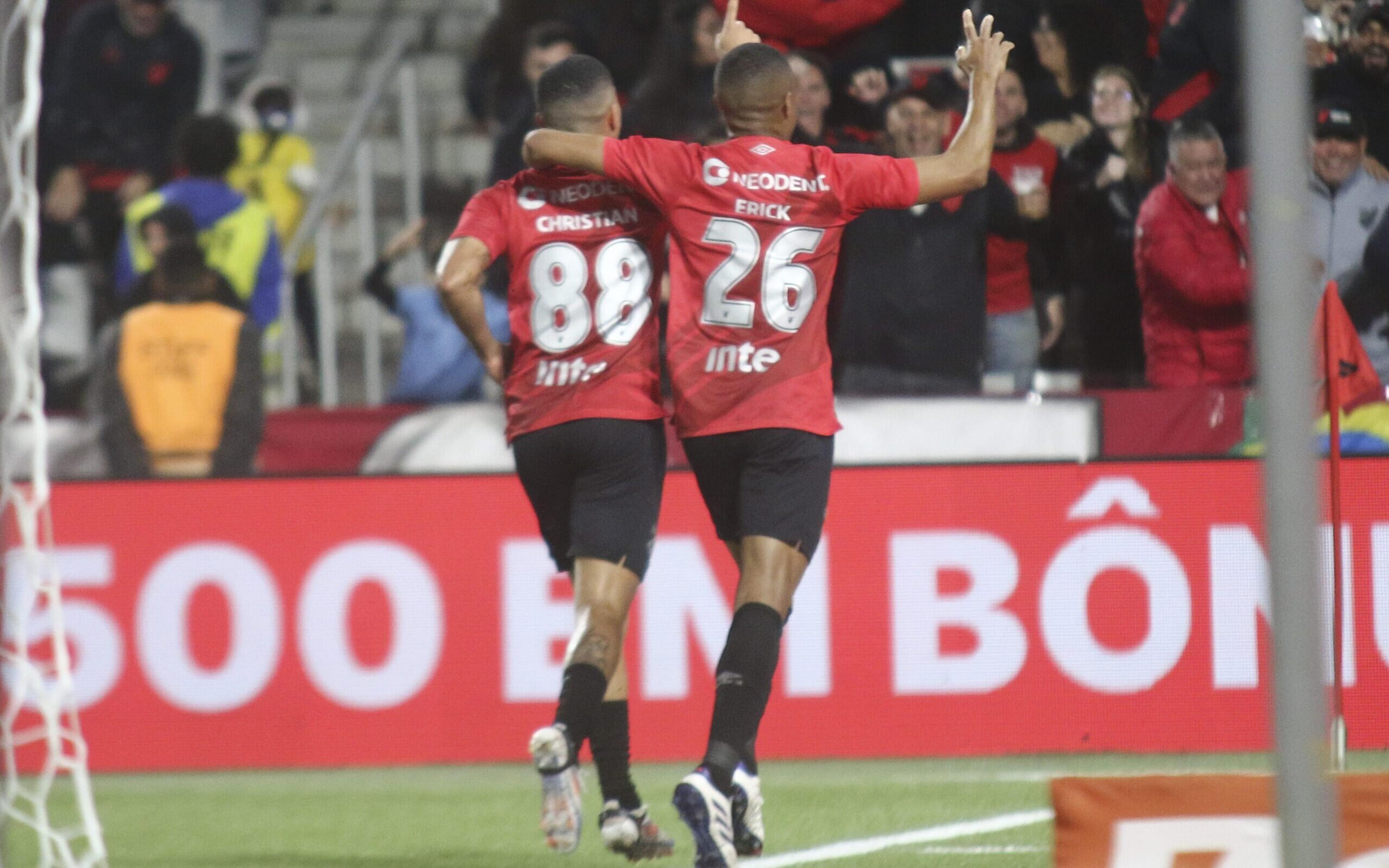 Athletico-PR vence RB Bragantino e abre vantagem nas oitavas de final da Copa do Brasil