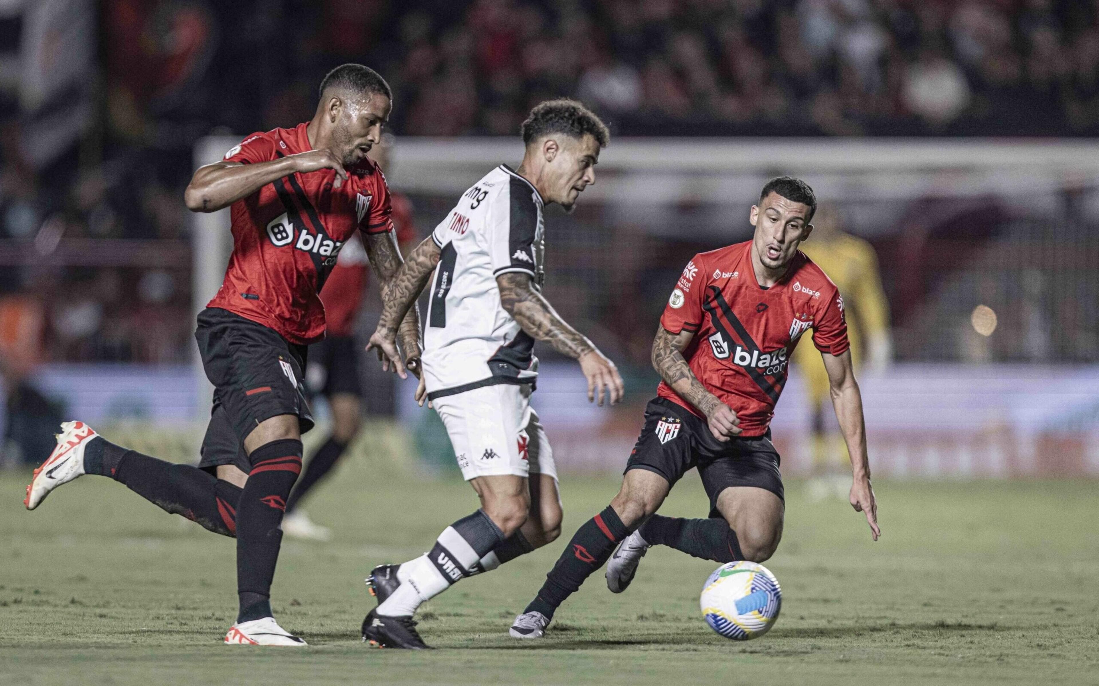 Vegetti marca golaço, e Vasco empata com Atlético-GO pela Copa do Brasil