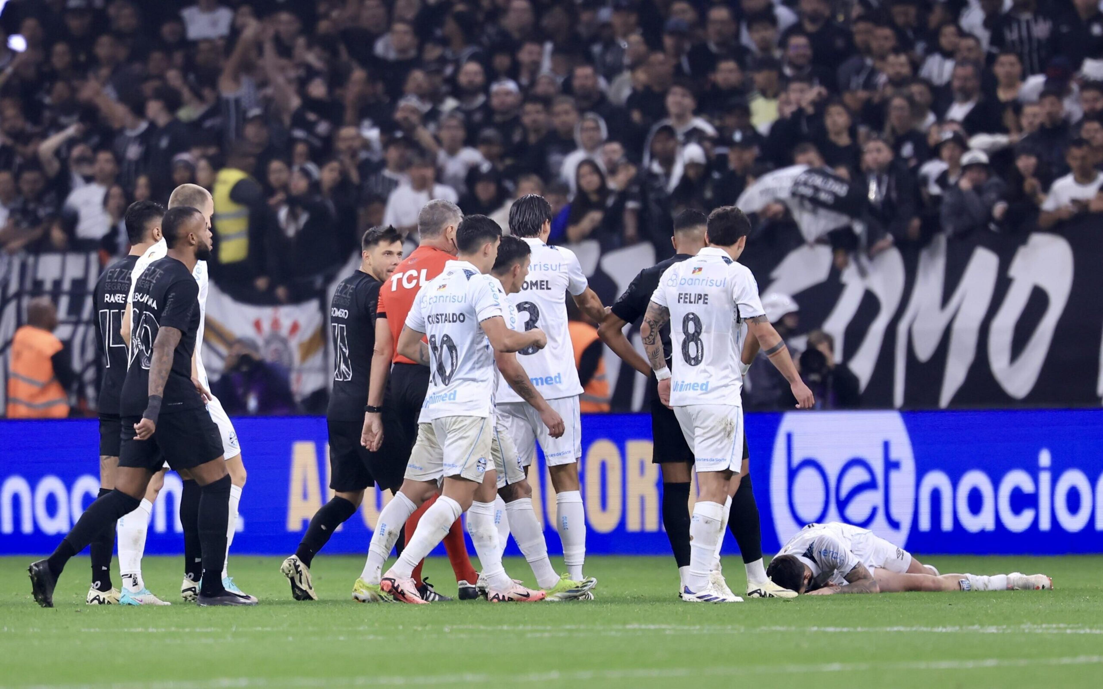 Internet critica expulsão de Raniele, do Corinthians: ‘Muito irresponsável’