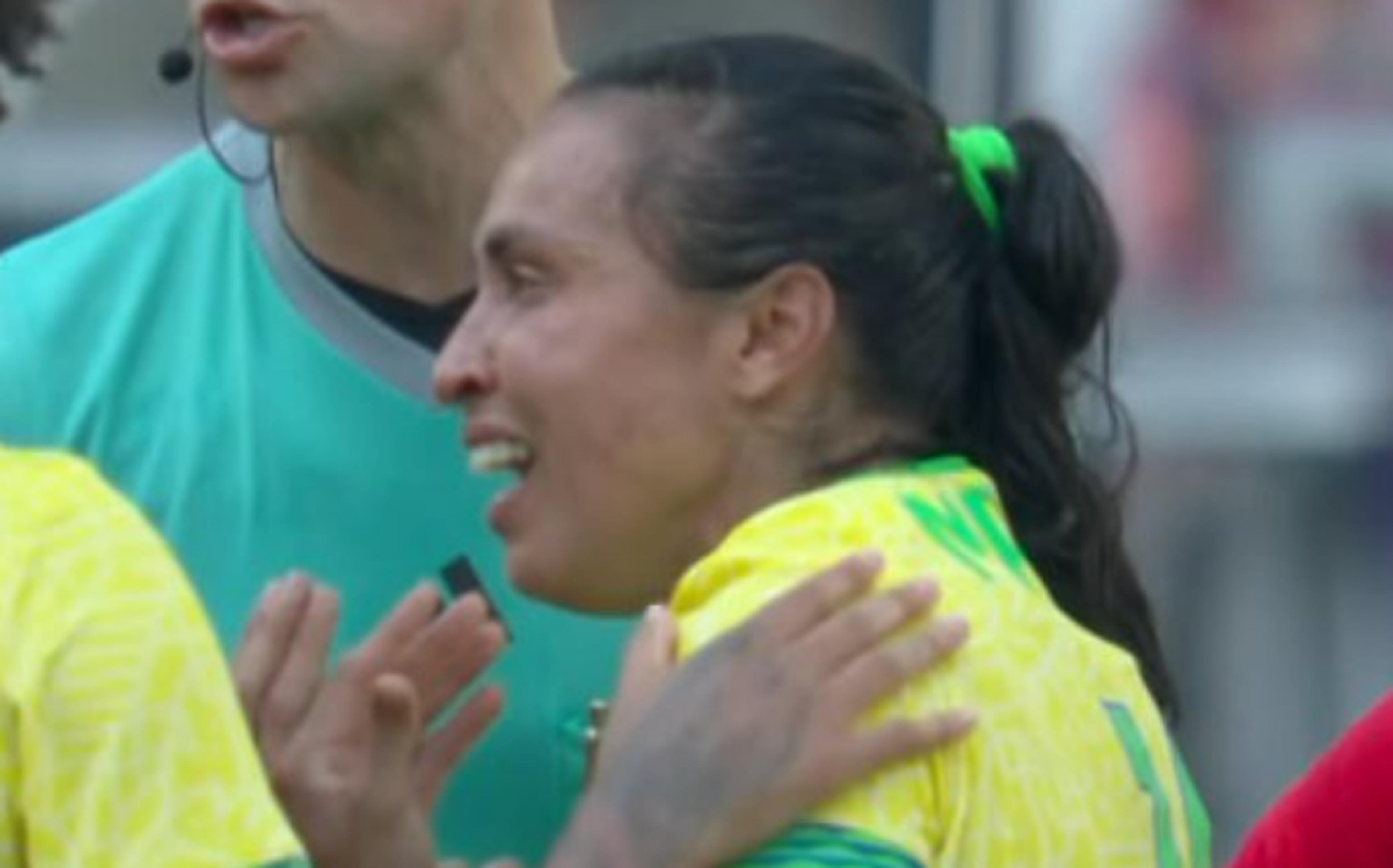 Marta é expulsa e sai chorando em possível último jogo pela Seleção Brasileira; veja