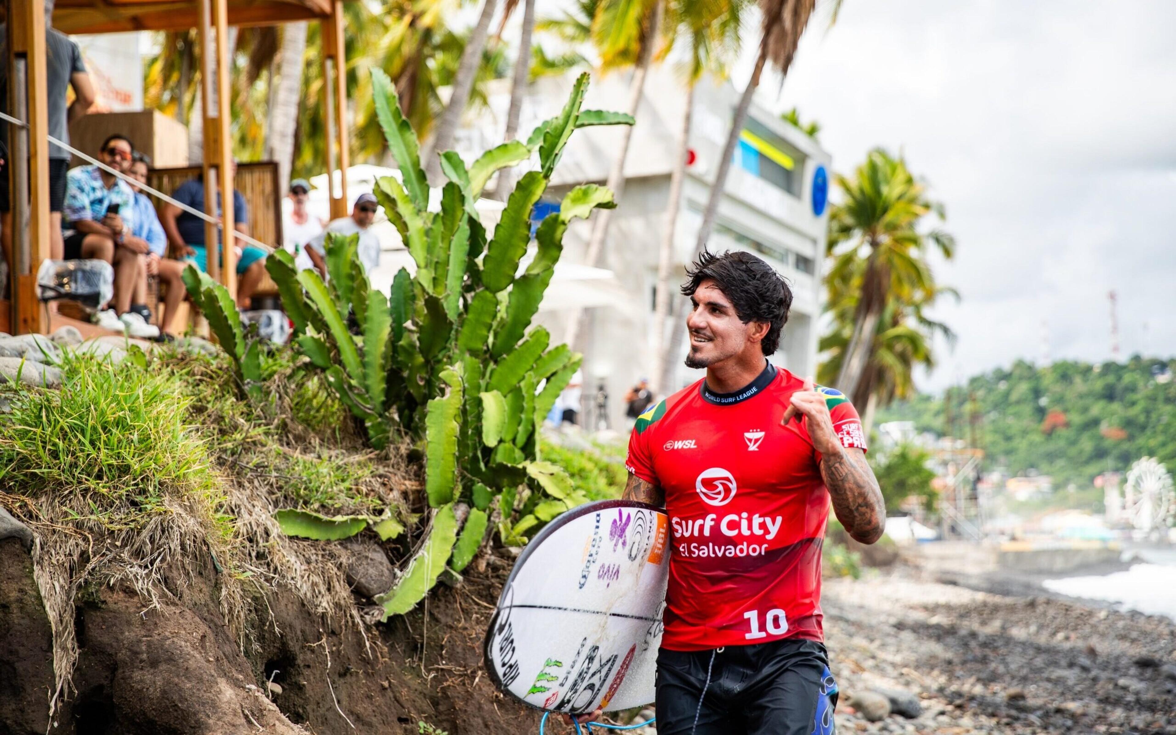 Surfe nas Olimpíadas: veja horário e onde assistir ao primeiro dia de competições