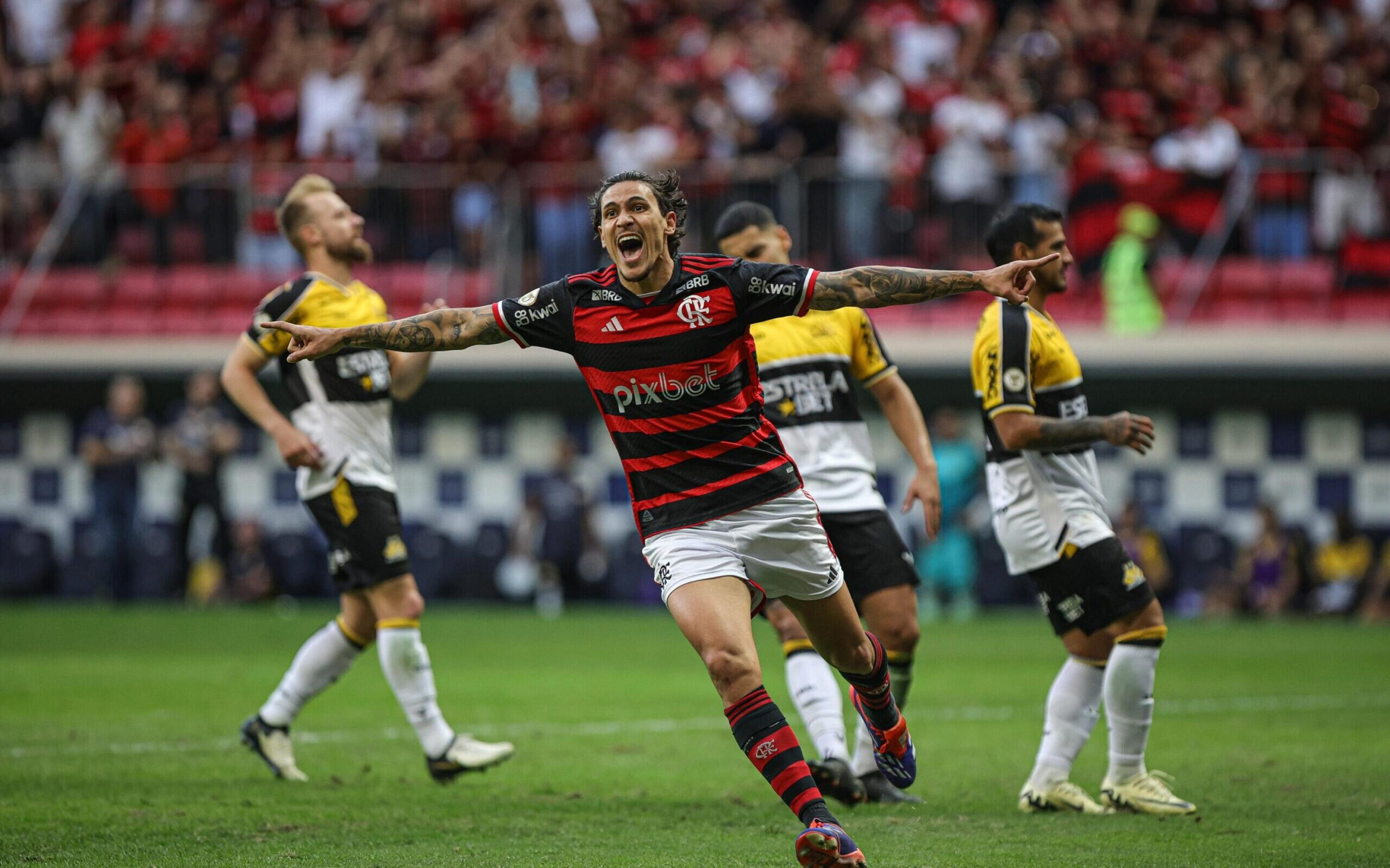 Em jogo de dois pênaltis, Gabigol e Pedro decidem e Flamengo segue vivo na luta pelo título