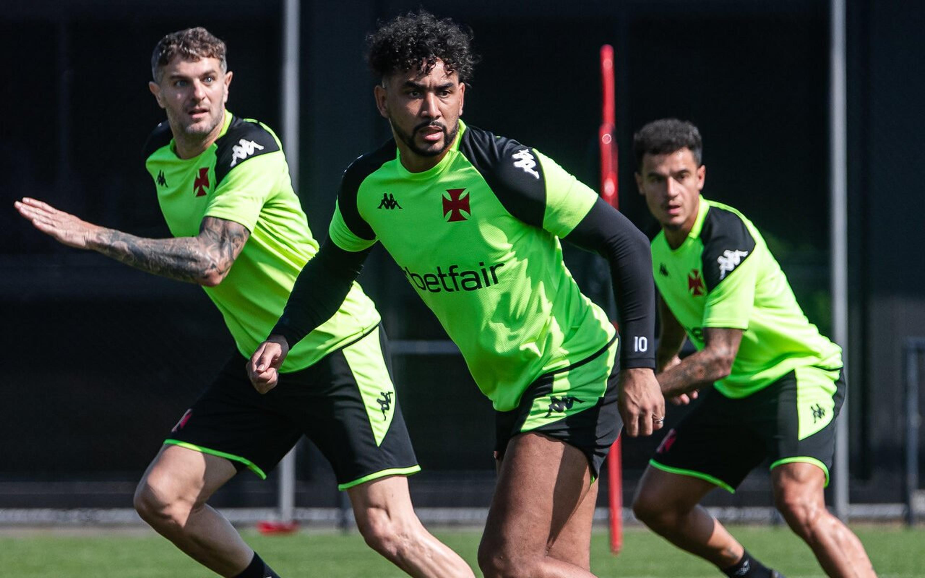 Torcedores do Vasco piram com foto de Payet, Coutinho e Vegetti: ‘Maior que muito time’