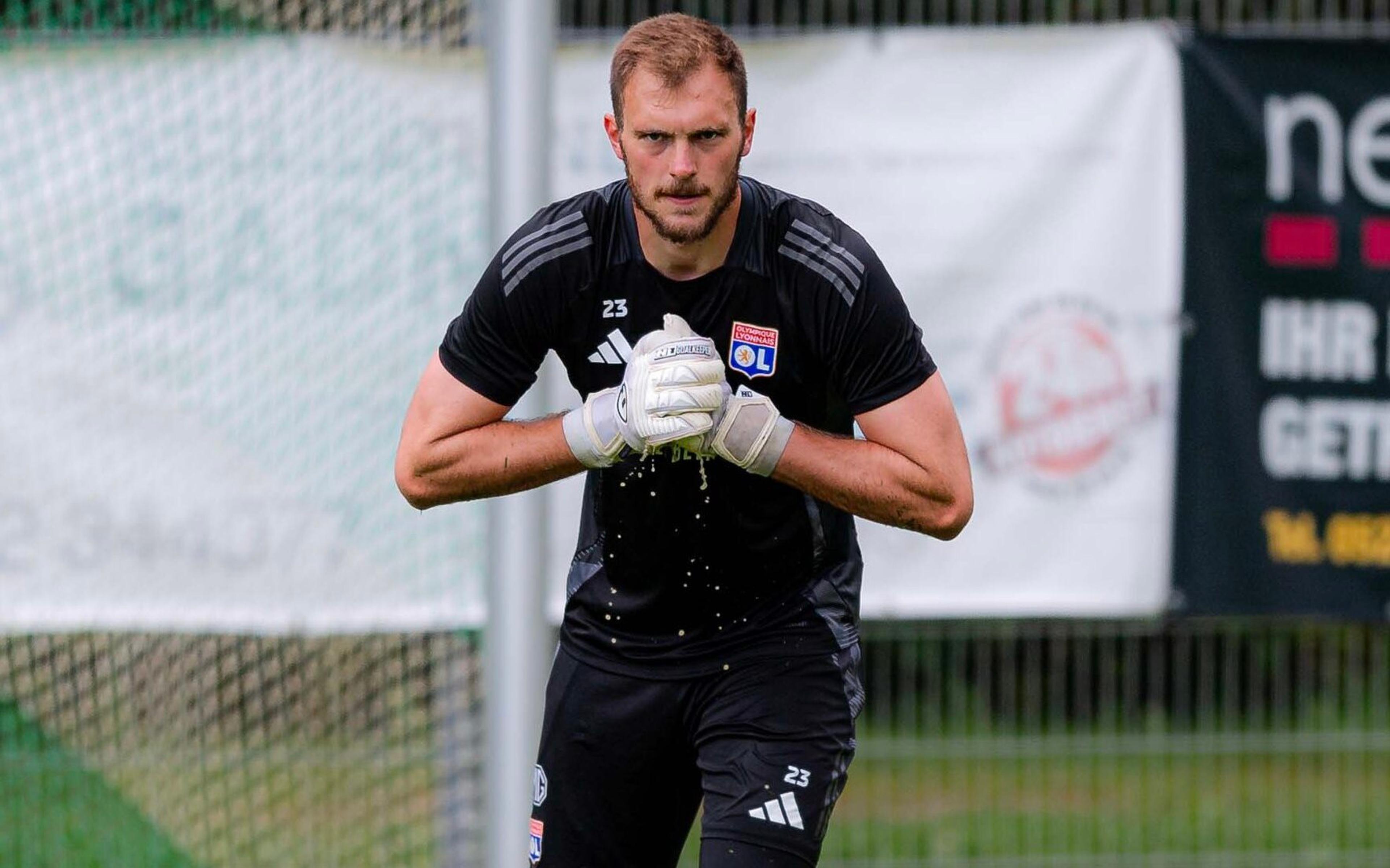 Ex-Botafogo, Lucas Perri projeta disputa da Europa League pelo Lyon