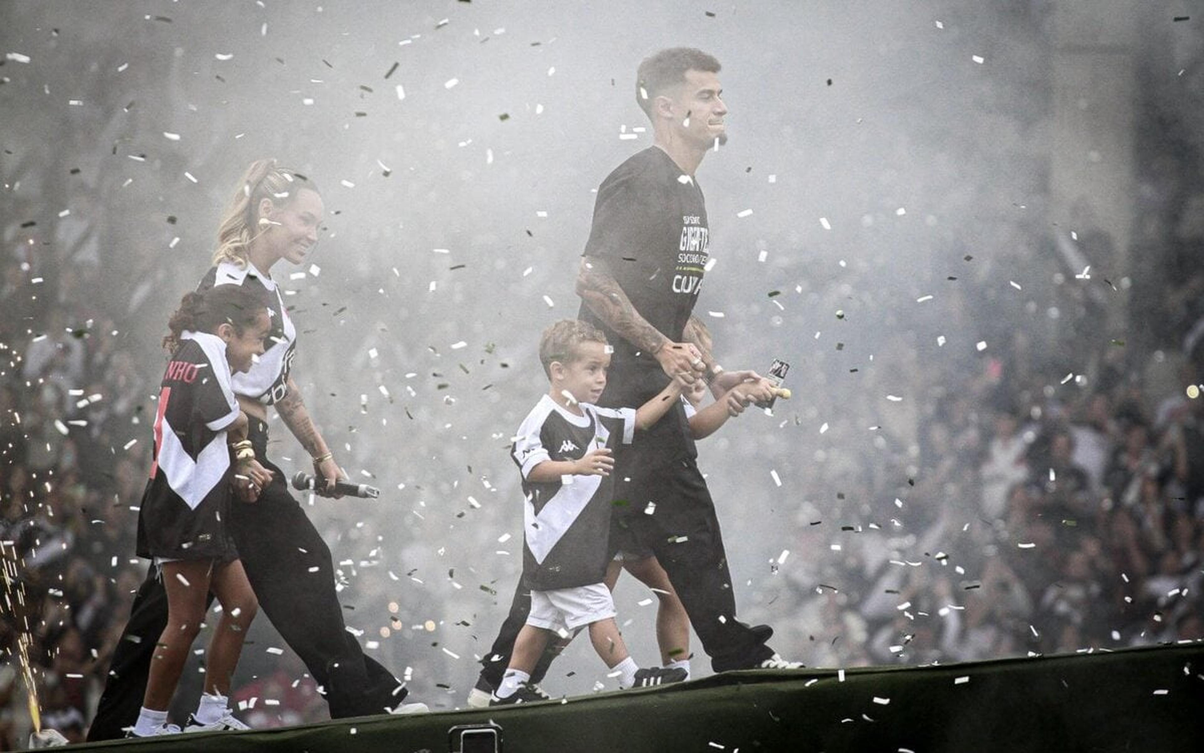 VÍDEO: Philippe Coutinho é festejado por torcida do Vasco