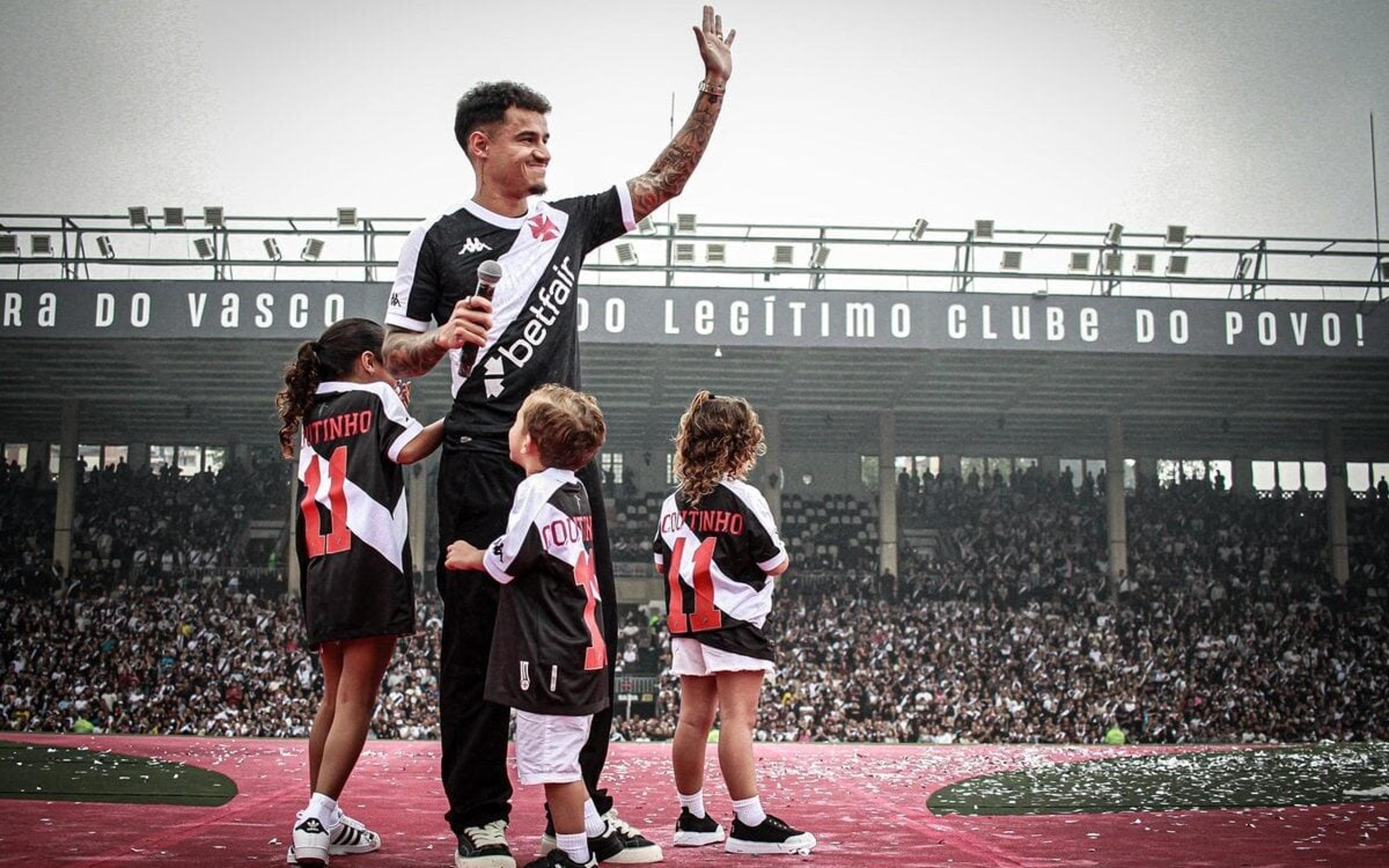 Apresentado no Vasco, Coutinho reforça amor e promete honrar a camisa em retorno