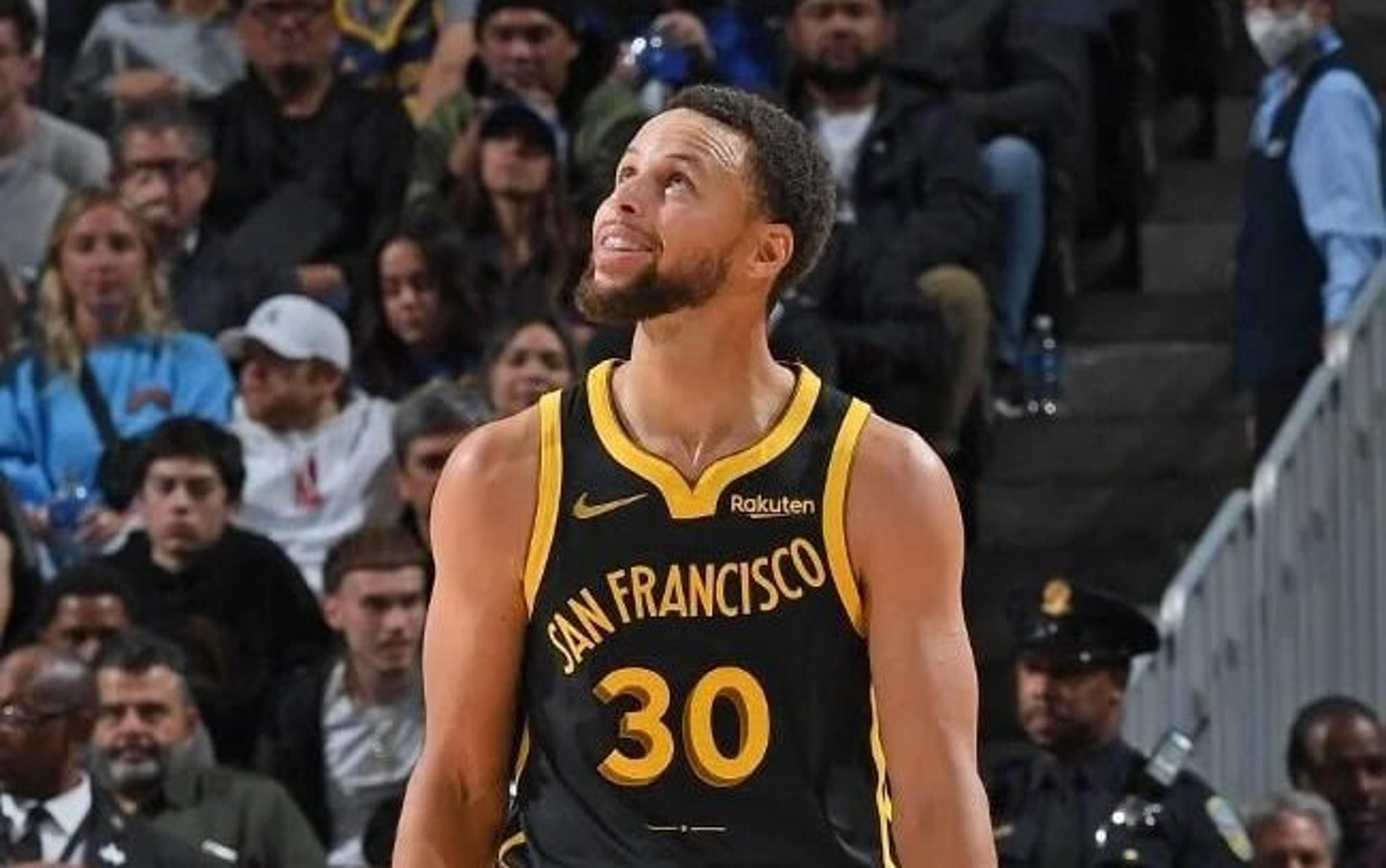 Stephen Curry é o primeiro jogador dos EUA a se apresentar visando as Olímpiadas