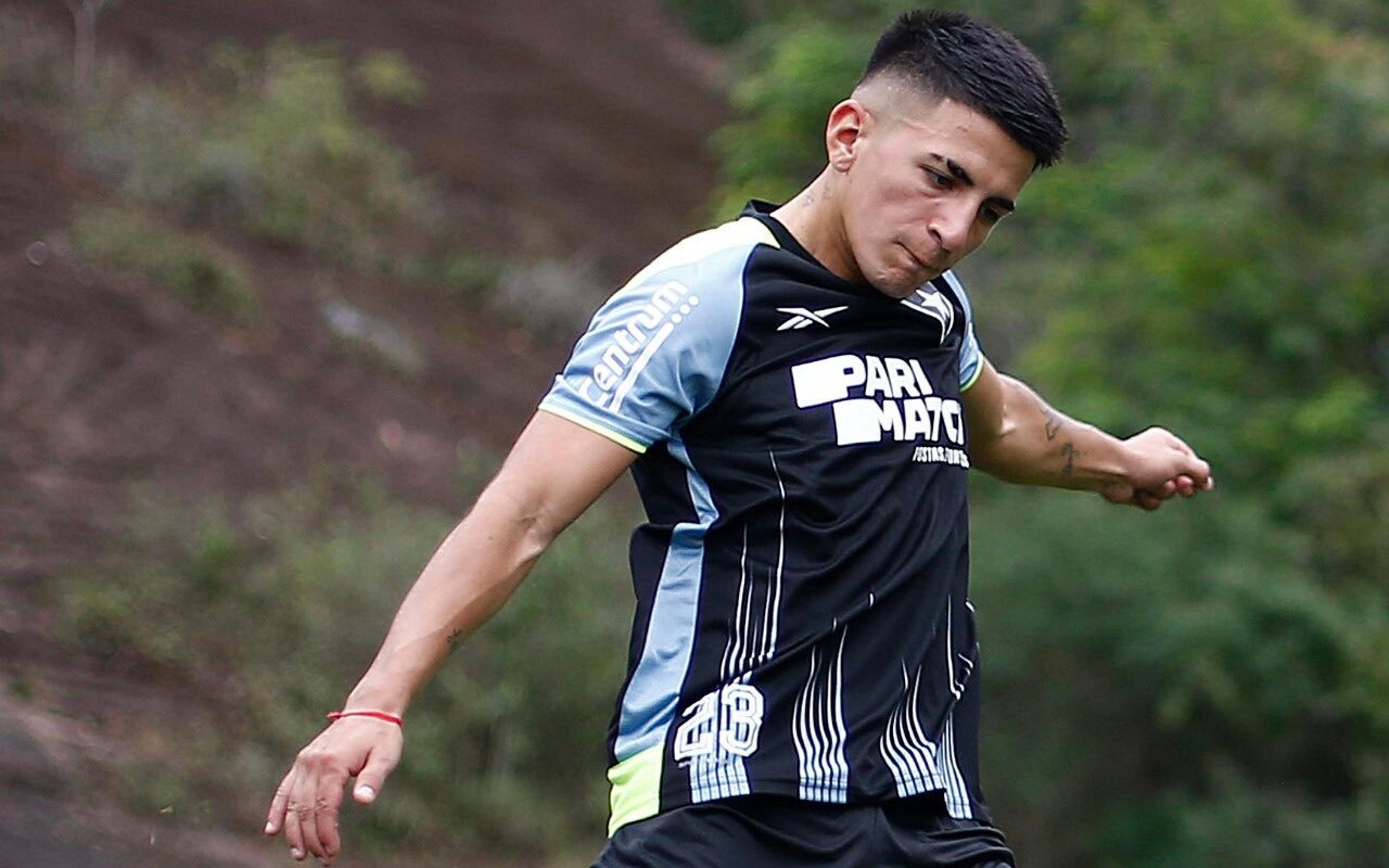 Reforço do Botafogo, Thiago Almada prioriza Jogos Olímpicos e revela conversa com Textor