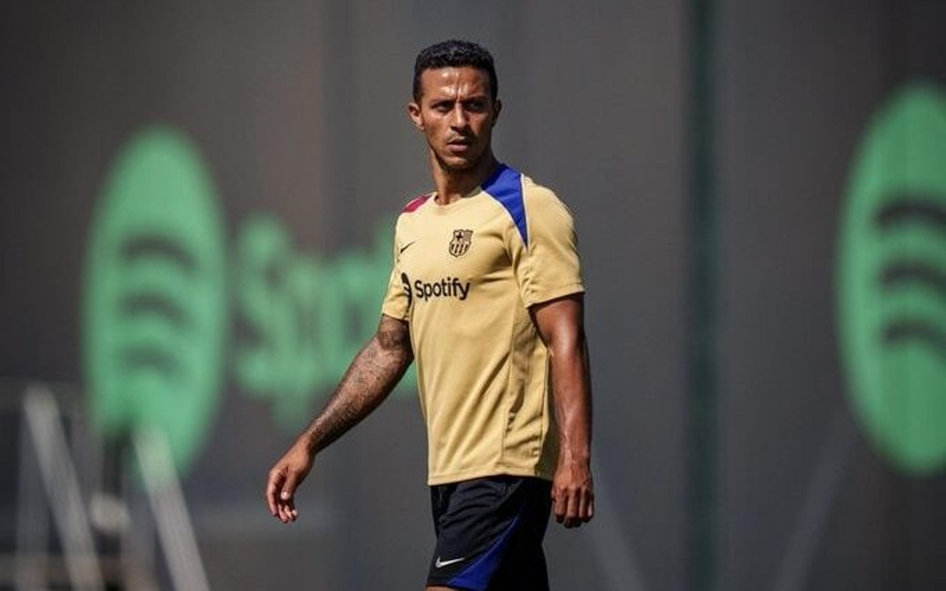 Após anúncio de aposentadoria, Thiago Alcântara retorna ao Barcelona