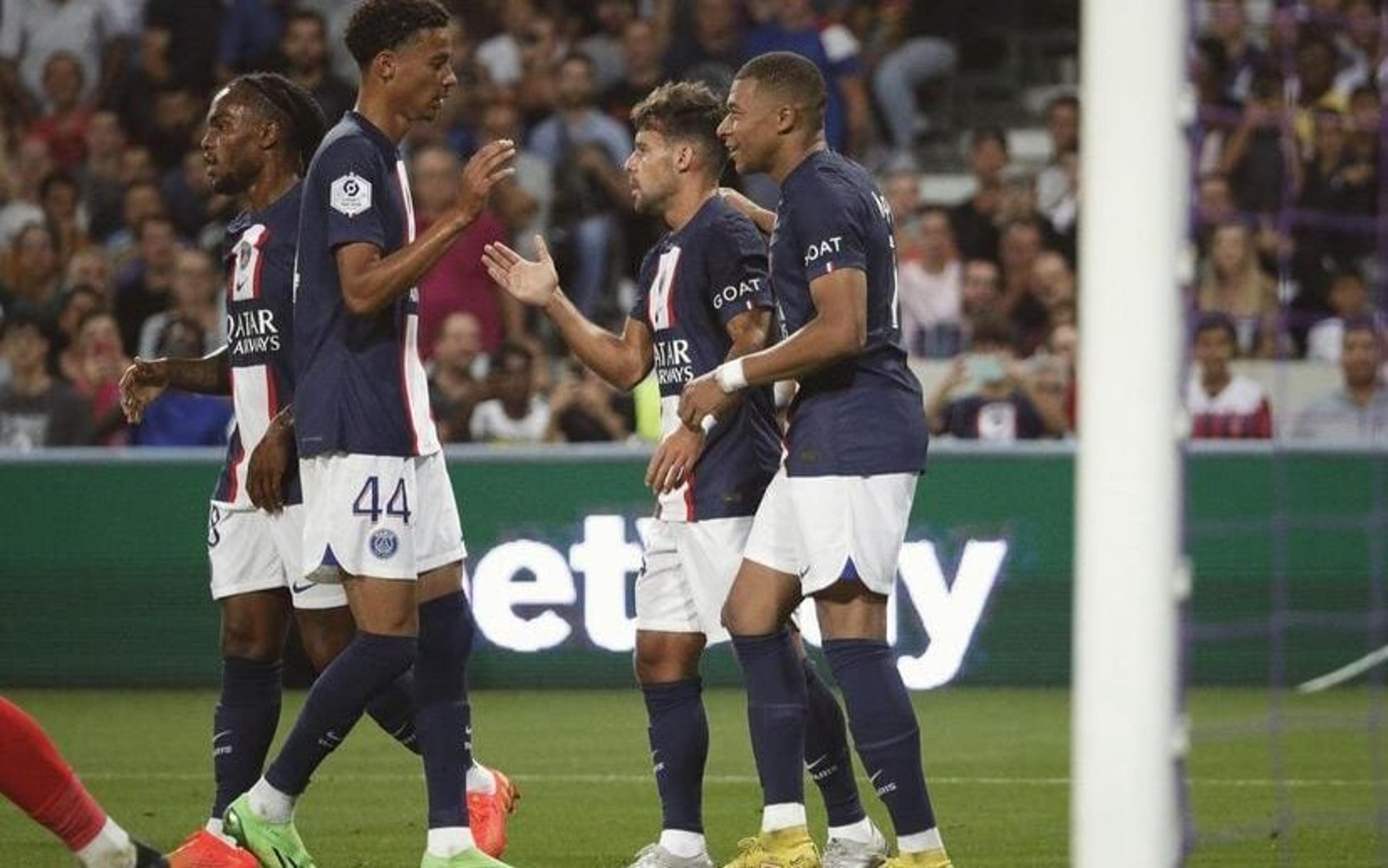 Com multicampeão na lista, PSG encaminha barca com oito jogadores