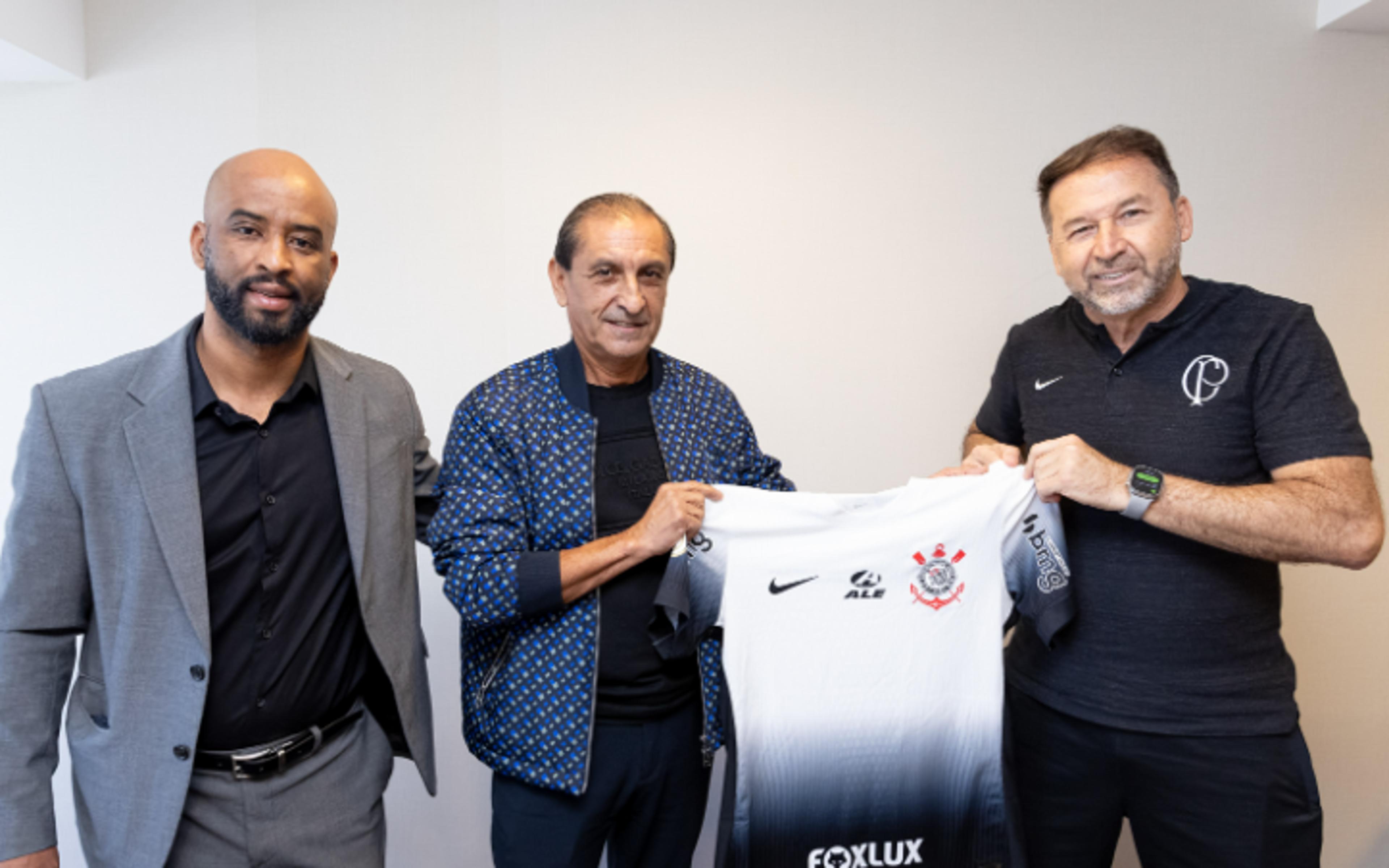 Corinthians anuncia a contratação do técnico Ramón Díaz