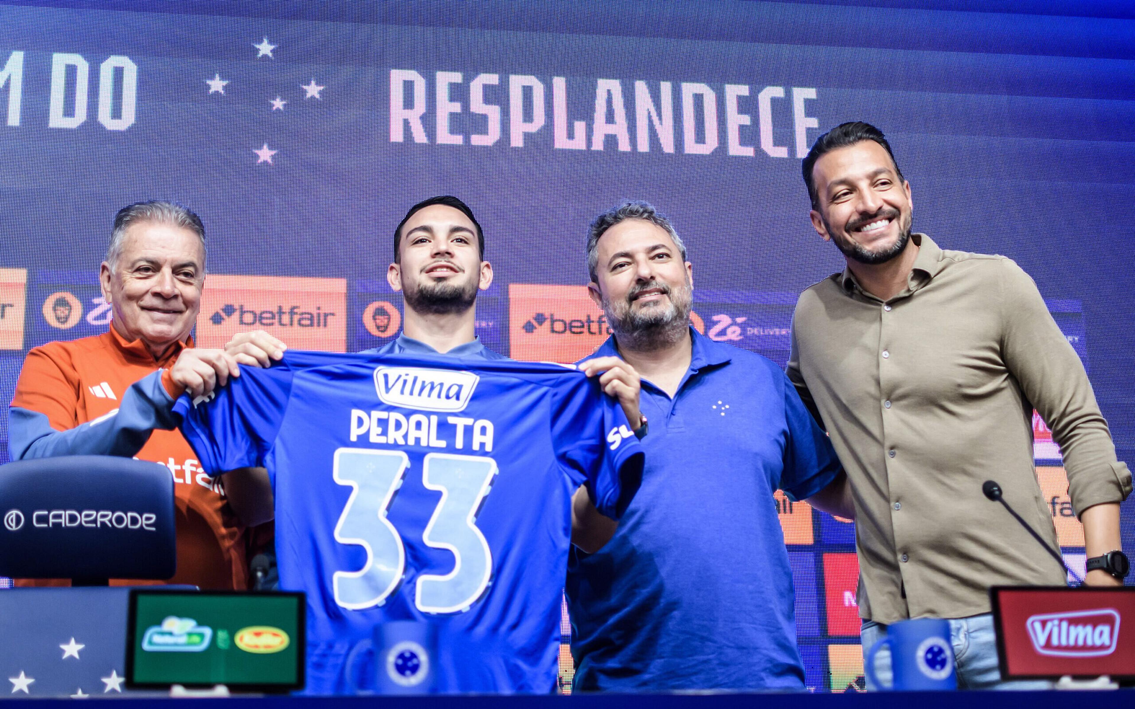 Cruzeiro regulariza situação de Fabrizio Peralta, e atleta está liberado